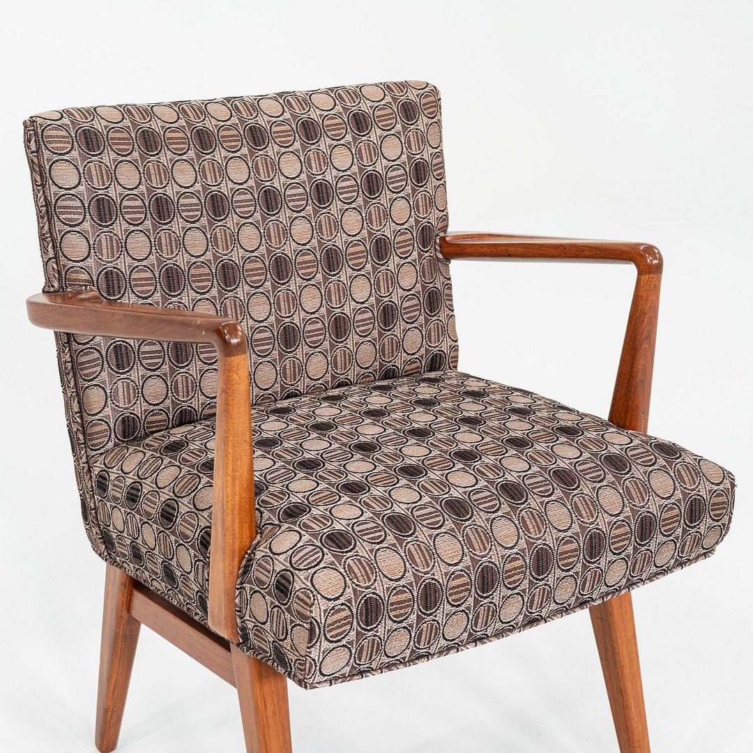Satz von sieben Jens Risom Design Modell C-108 Esszimmerstühlen aus Nussbaumholz, 1960er Jahre (amerikanisch) im Angebot
