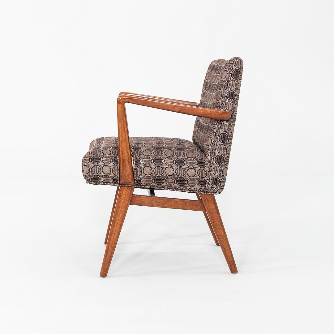 Satz von sieben Jens Risom Design Modell C-108 Esszimmerstühlen aus Nussbaumholz, 1960er Jahre (Mitte des 20. Jahrhunderts) im Angebot