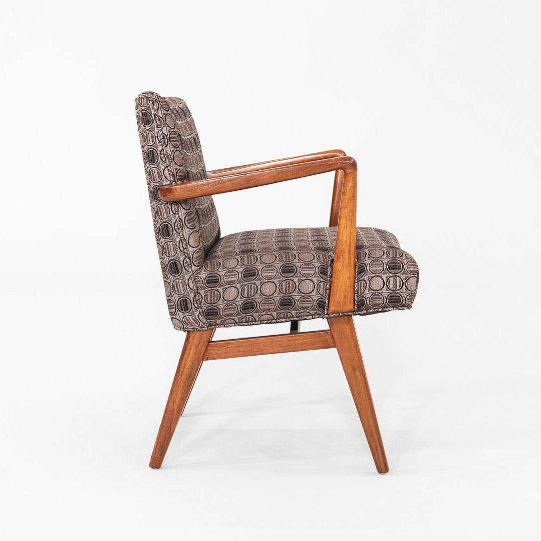 Satz von sieben Jens Risom Design Modell C-108 Esszimmerstühlen aus Nussbaumholz, 1960er Jahre (Walnuss) im Angebot