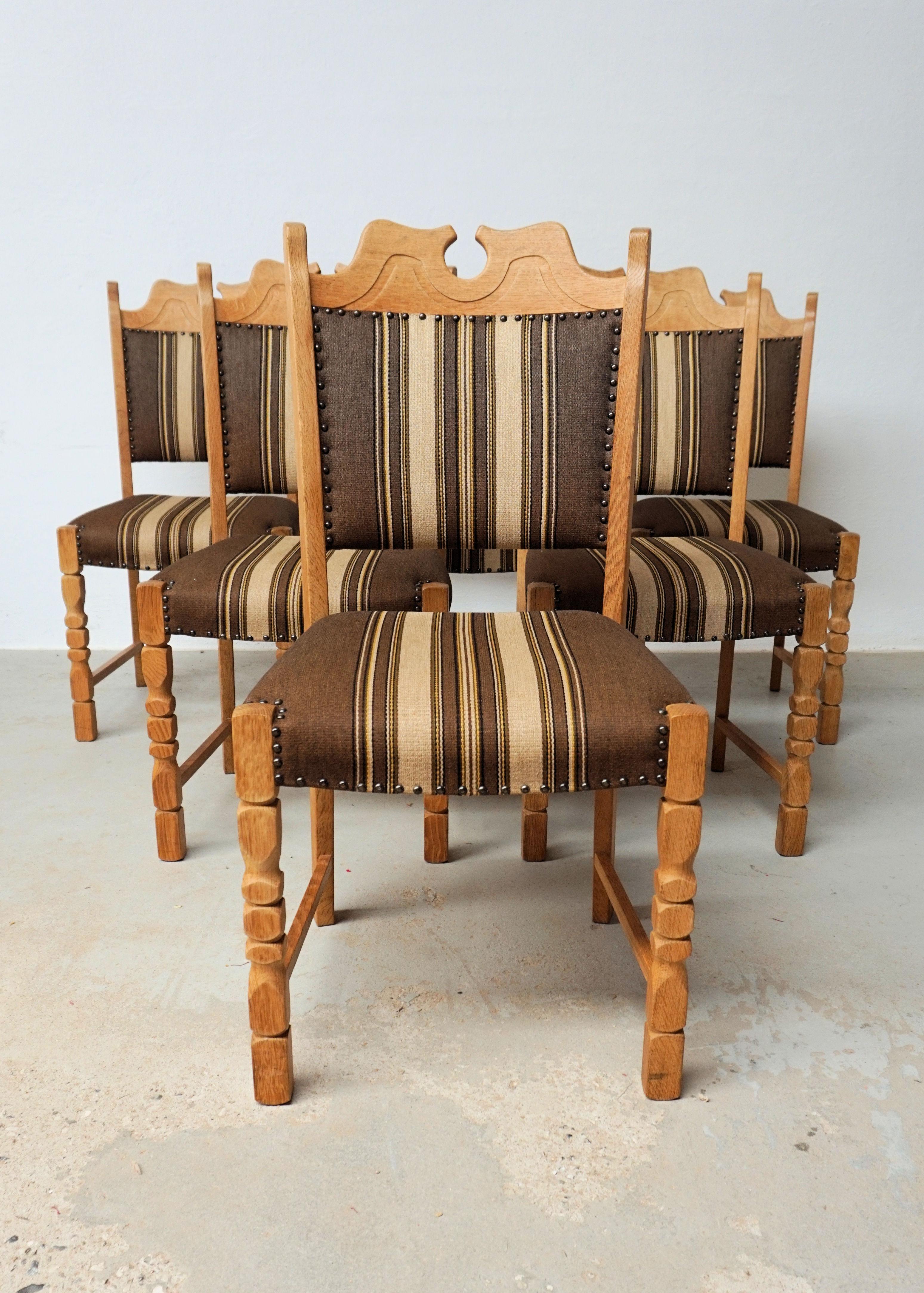 1960's Set of Six Danish Oak Dining Chairs in Henning Kjaernulf Brutalist Style

The set of 6 chairs in Henning Kjærnulf's characteristic brutalist style where he combined a modern look with playful hints to historical chairs.
The chairs in the set