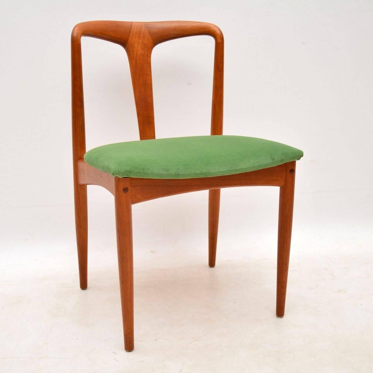 1960s Set of Six Danish Teak Dining Chairs by Johannes Andersen In Excellent Condition In London, GB