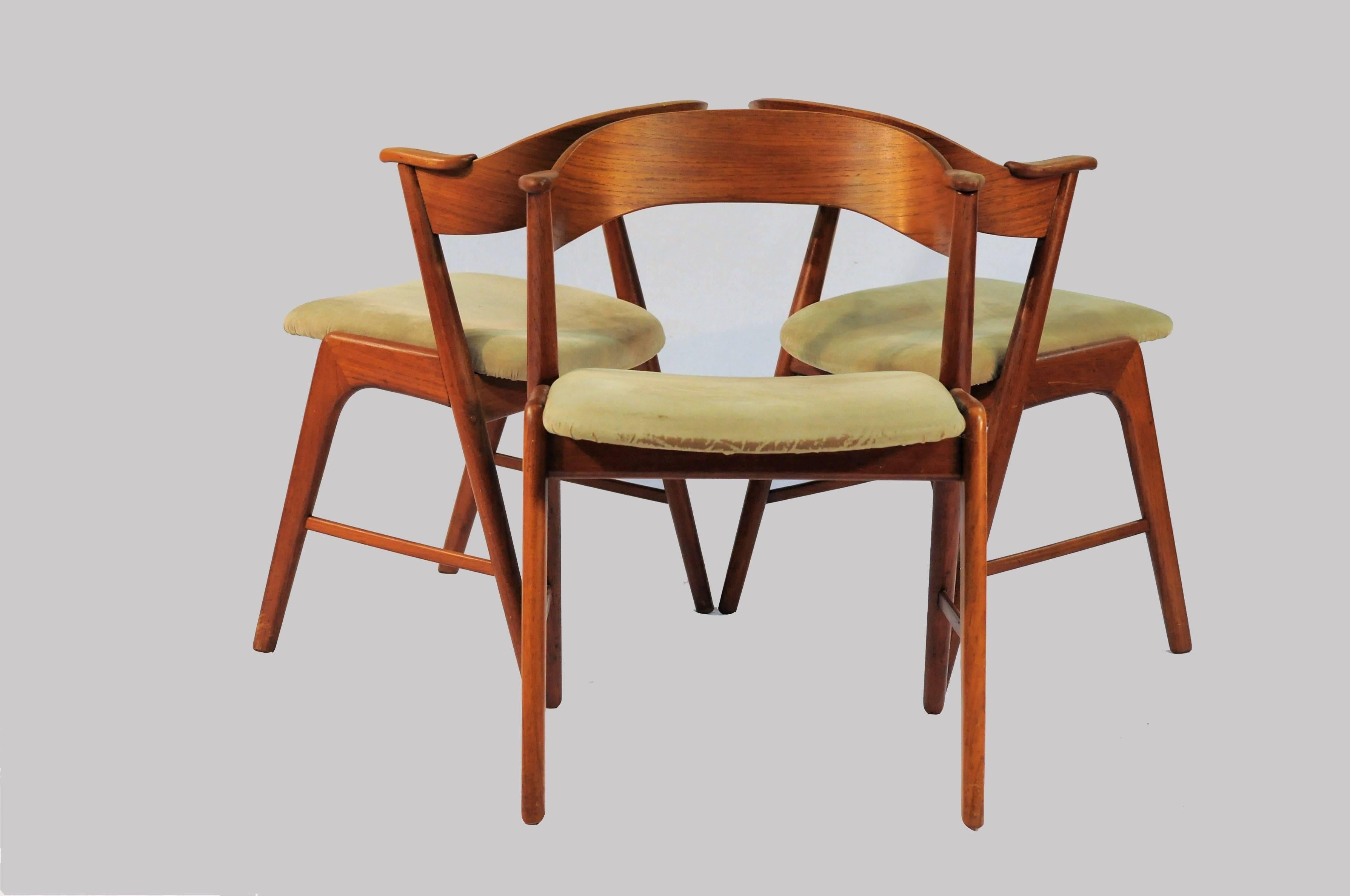 1960er Satz von sechs vollständig restaurierten dänischen Teakholz-Esszimmerstühlen, individuell gepolstert (Mitte des 20. Jahrhunderts) im Angebot