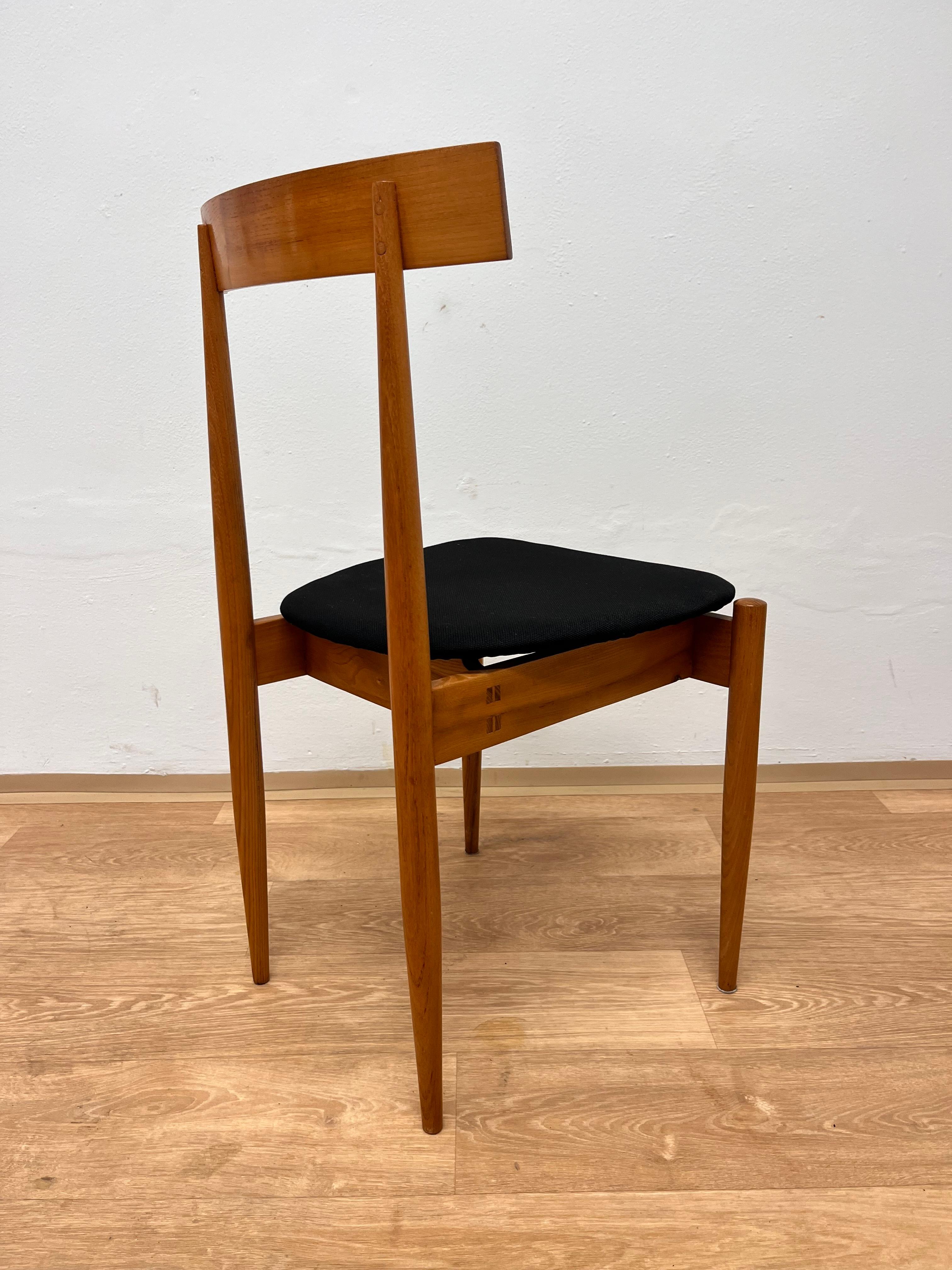 Mid-Century moderno 1960 Set di sei sedie da pranzo di design di Alan Fuchs - ULUV, Cecoslovacchia in vendita