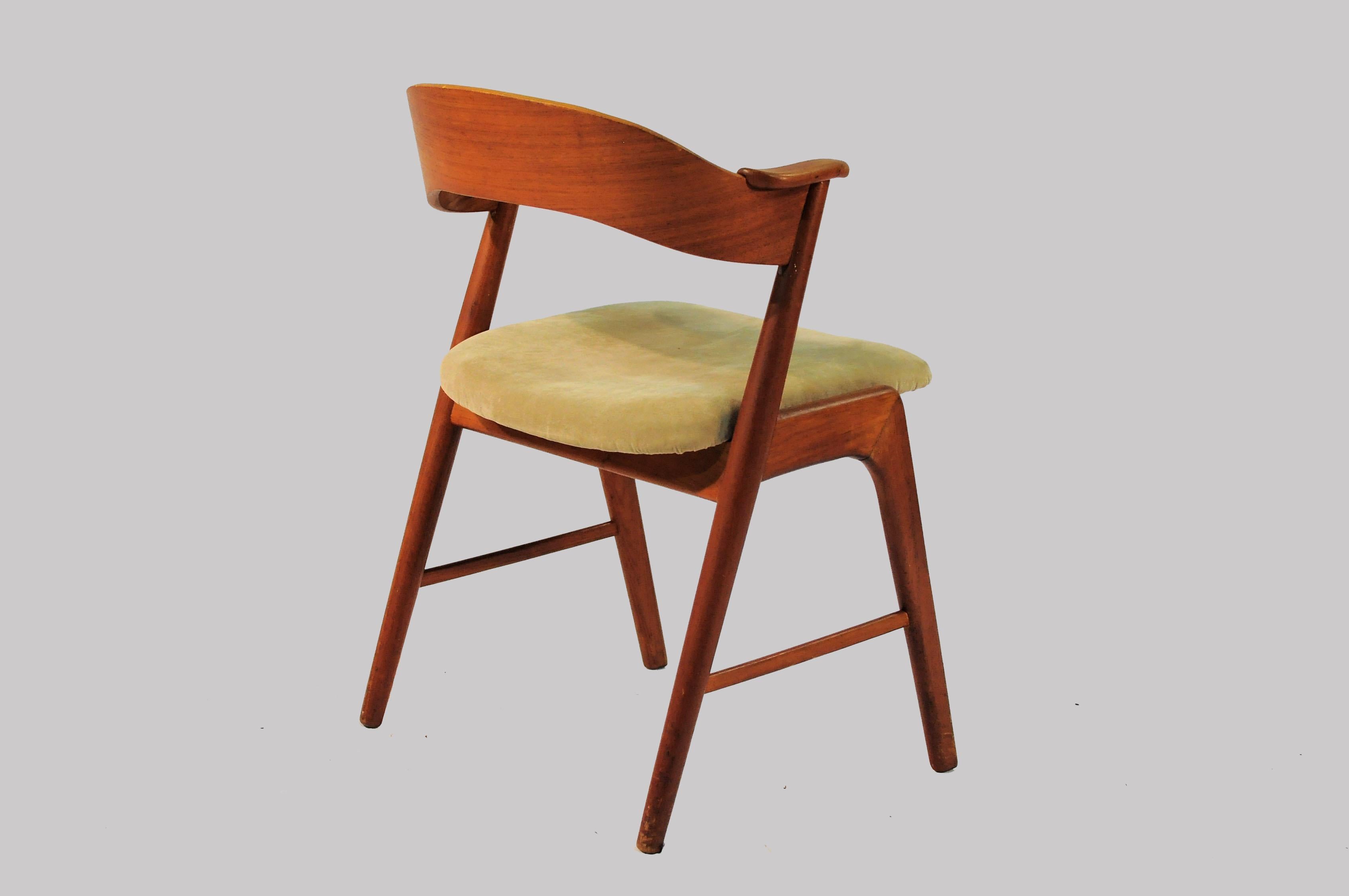 Metà XX secolo Set di sei eccellenti sedie da pranzo in teak danese, restaurate e personalizzabili, degli anni '60 in vendita