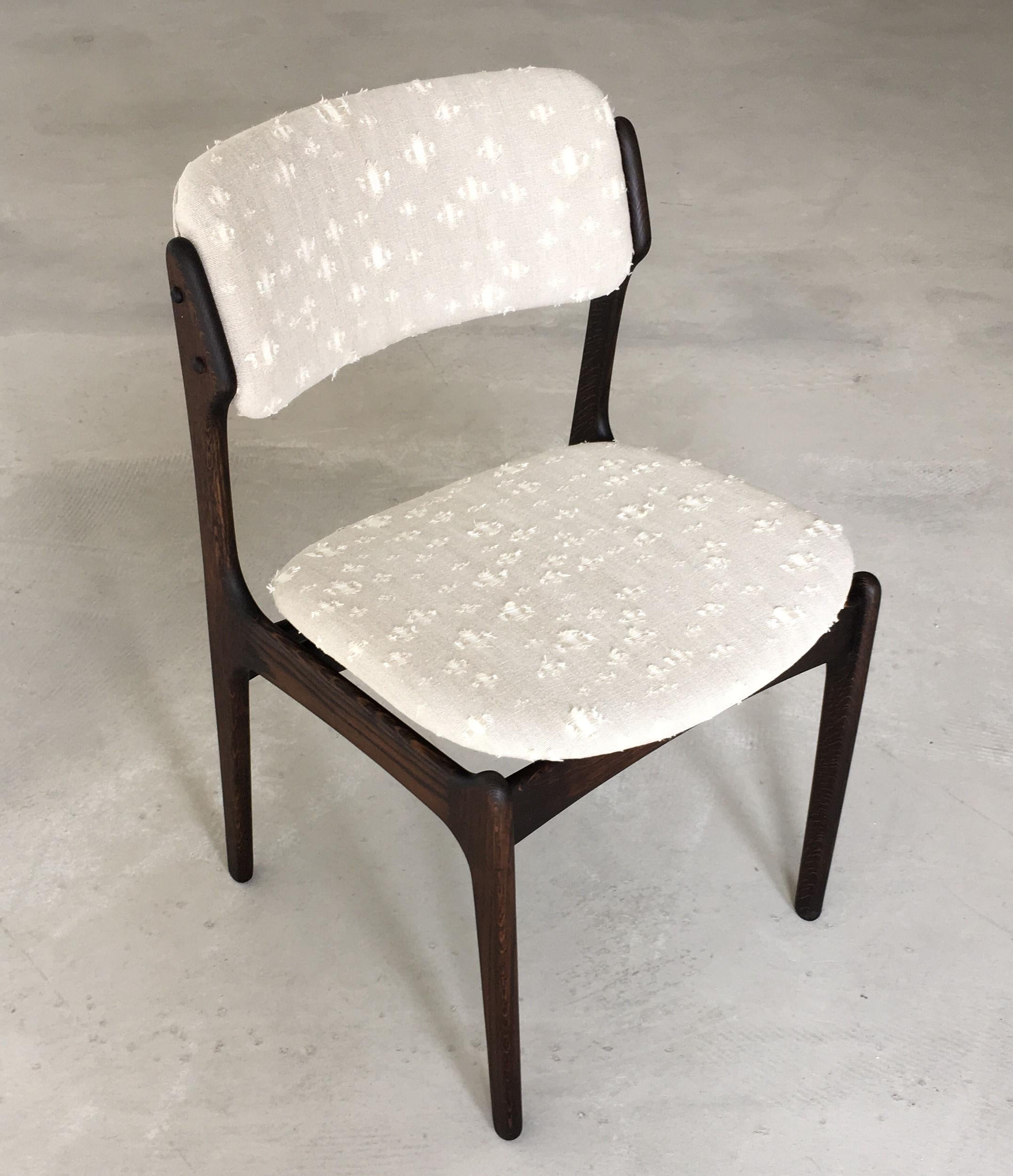 1960s Set of Six Fully Restored Customizable Erik Buch Tanned Oak Dining Chairs (Chaises à manger en chêne tanné) en vente 2