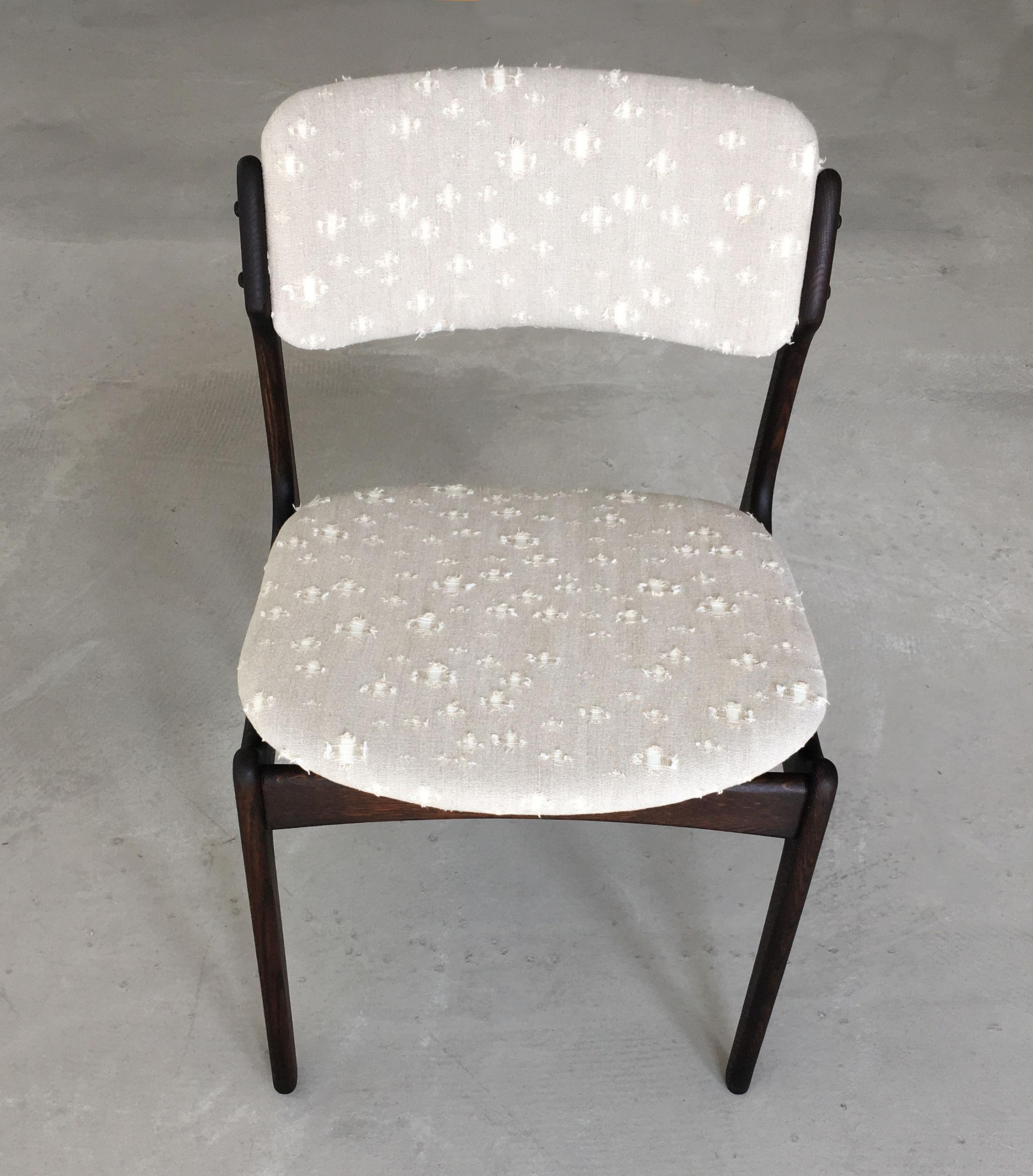 Scandinave moderne 1960s Set of Six Fully Restored Customizable Erik Buch Tanned Oak Dining Chairs (Chaises à manger en chêne tanné) en vente