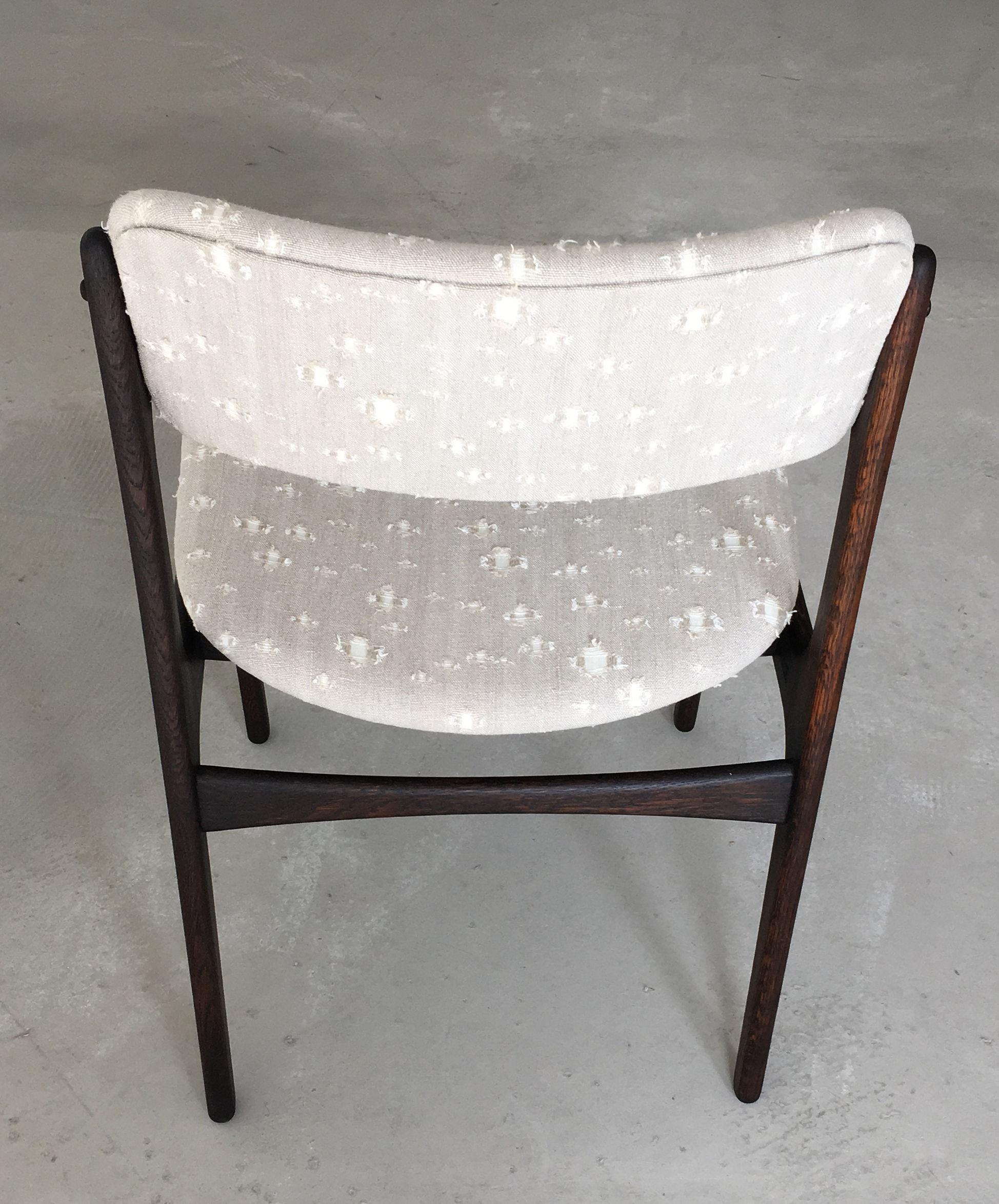 Milieu du XXe siècle 1960s Set of Six Fully Restored Customizable Erik Buch Tanned Oak Dining Chairs (Chaises à manger en chêne tanné) en vente