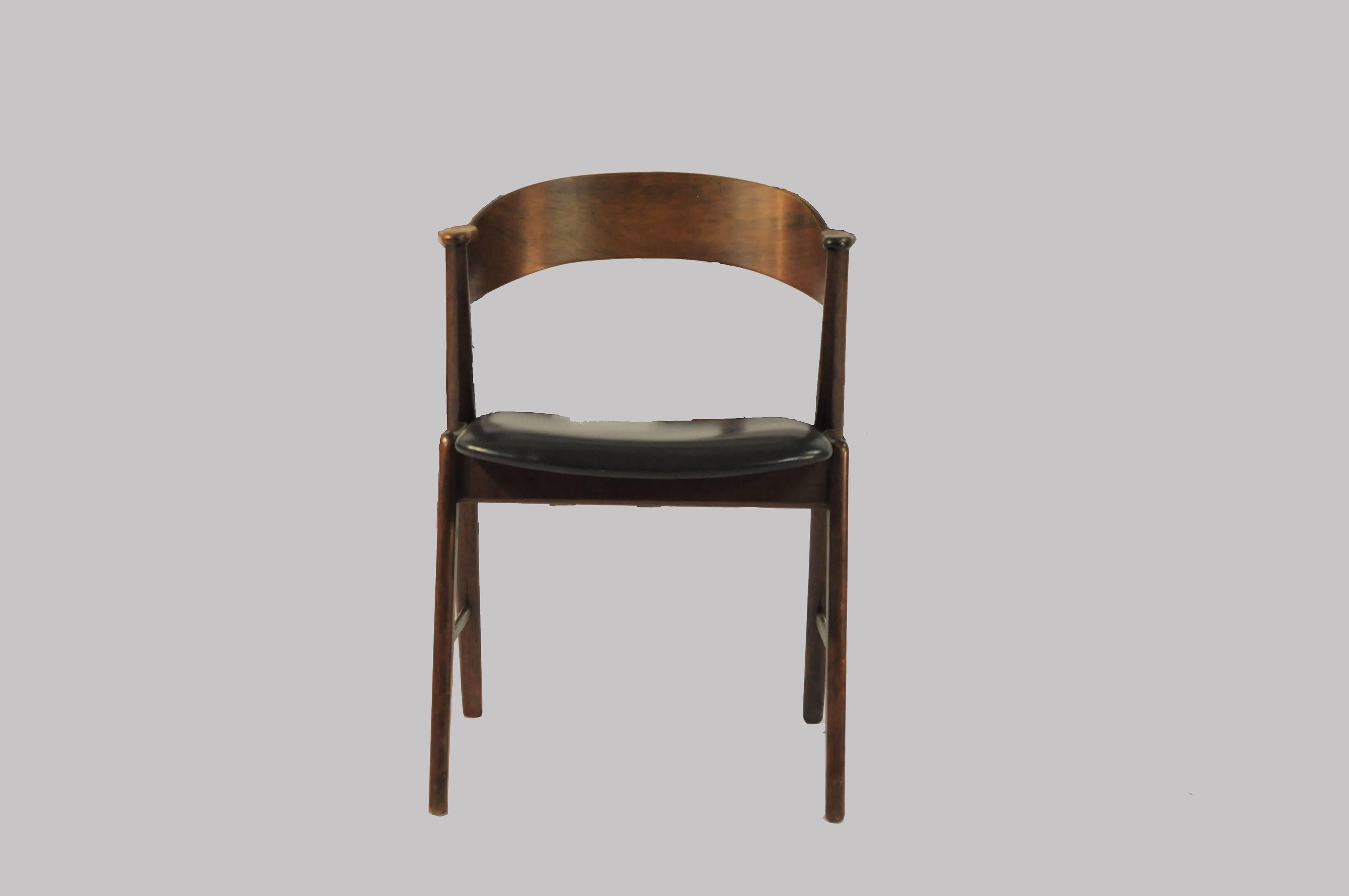 



  Set of six dining chairs with curved rosewood backrests sliding into rosewood armrests and elegant frames in teak. The chairs are commonly known as model 32 and by many attributed to Kai Kristiansen.

The elegant comfortable chairs are