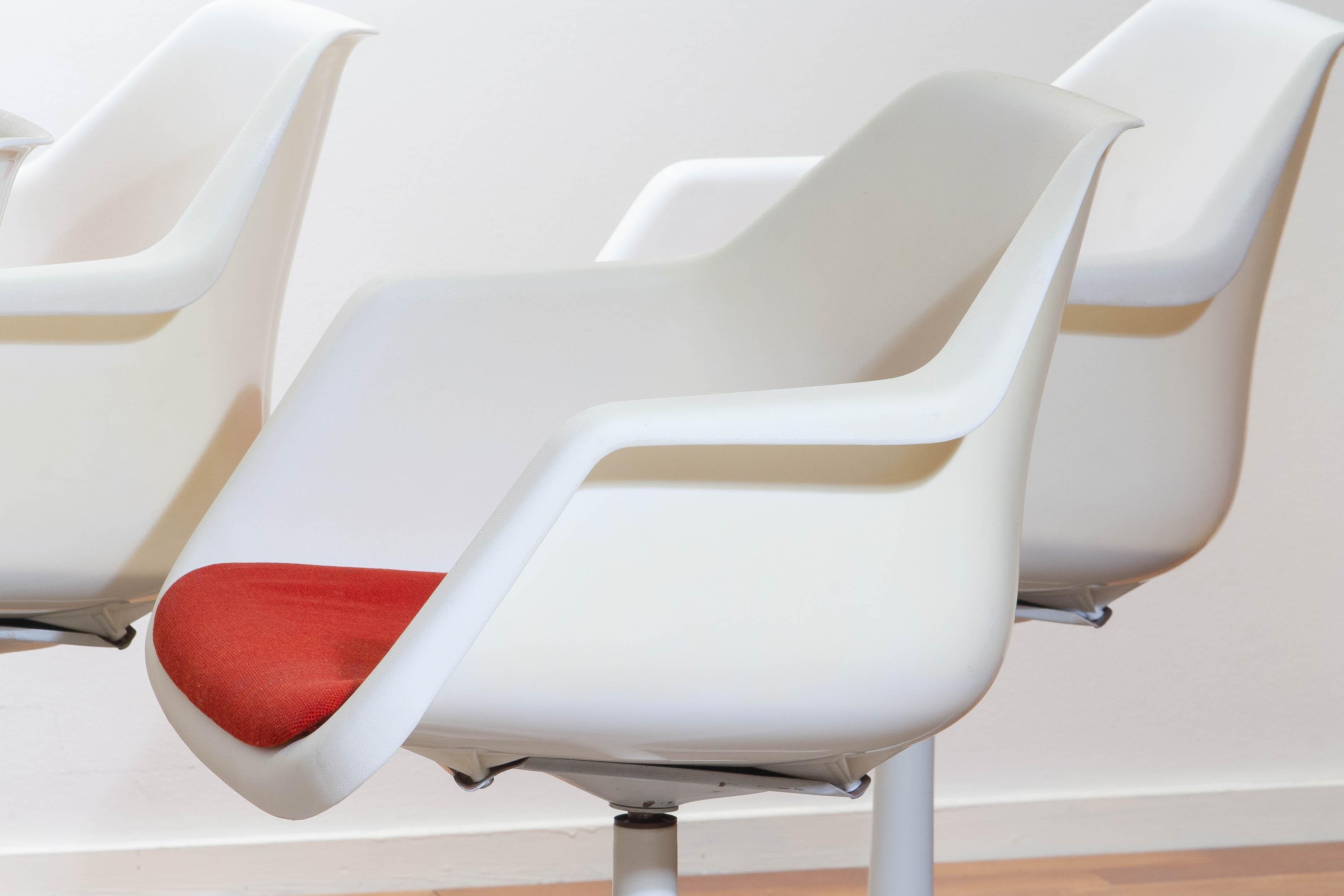 1960s, Set of Six White Swivel Chair by Robin Day for Hille, France 6