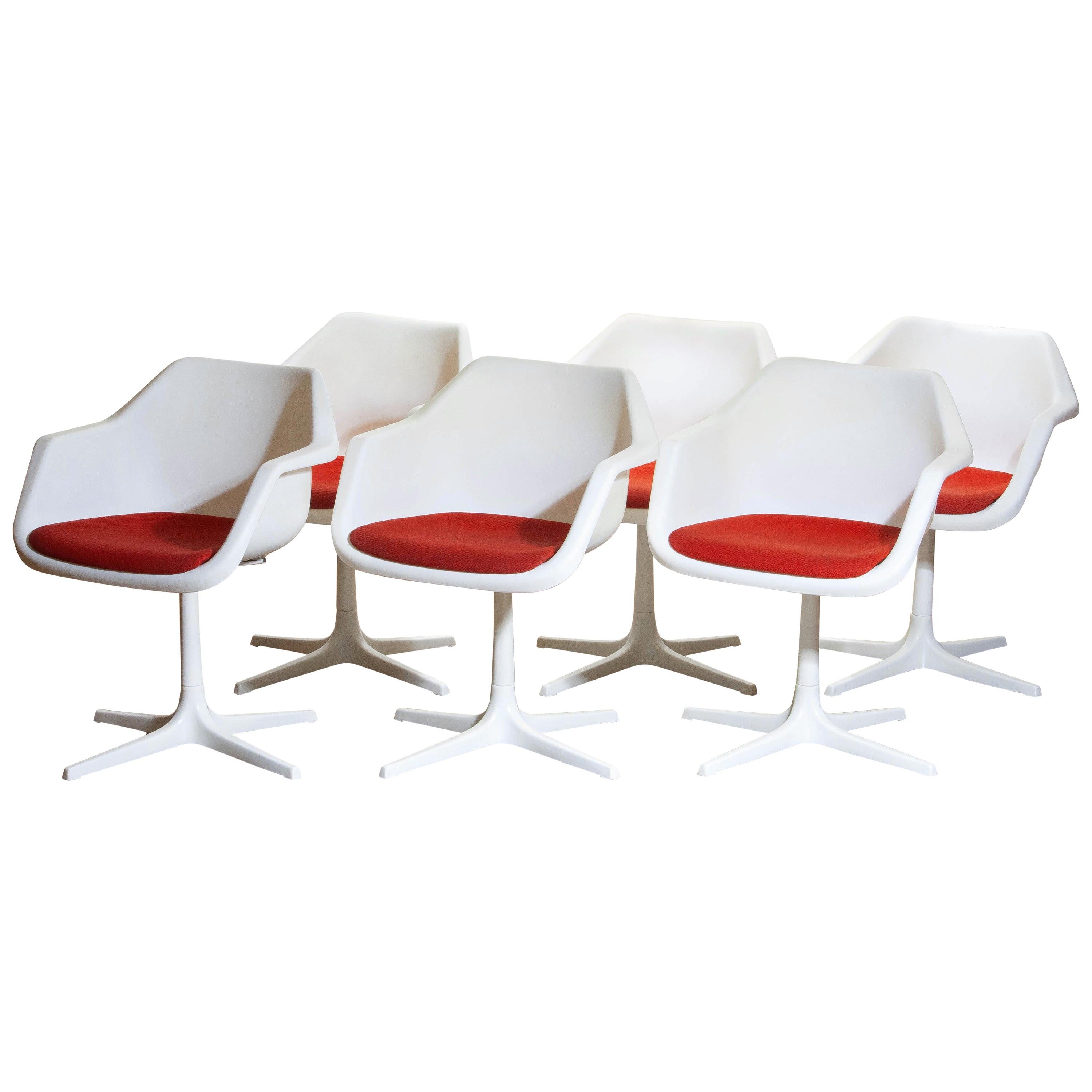 Beautiful and rare set of six swivel dining / office chairs designed by Robin Day for Hille, France, 1960s.
The overall condition is good. Fabric shows some stains. (Very easy to reupholster in your favourite fabric).