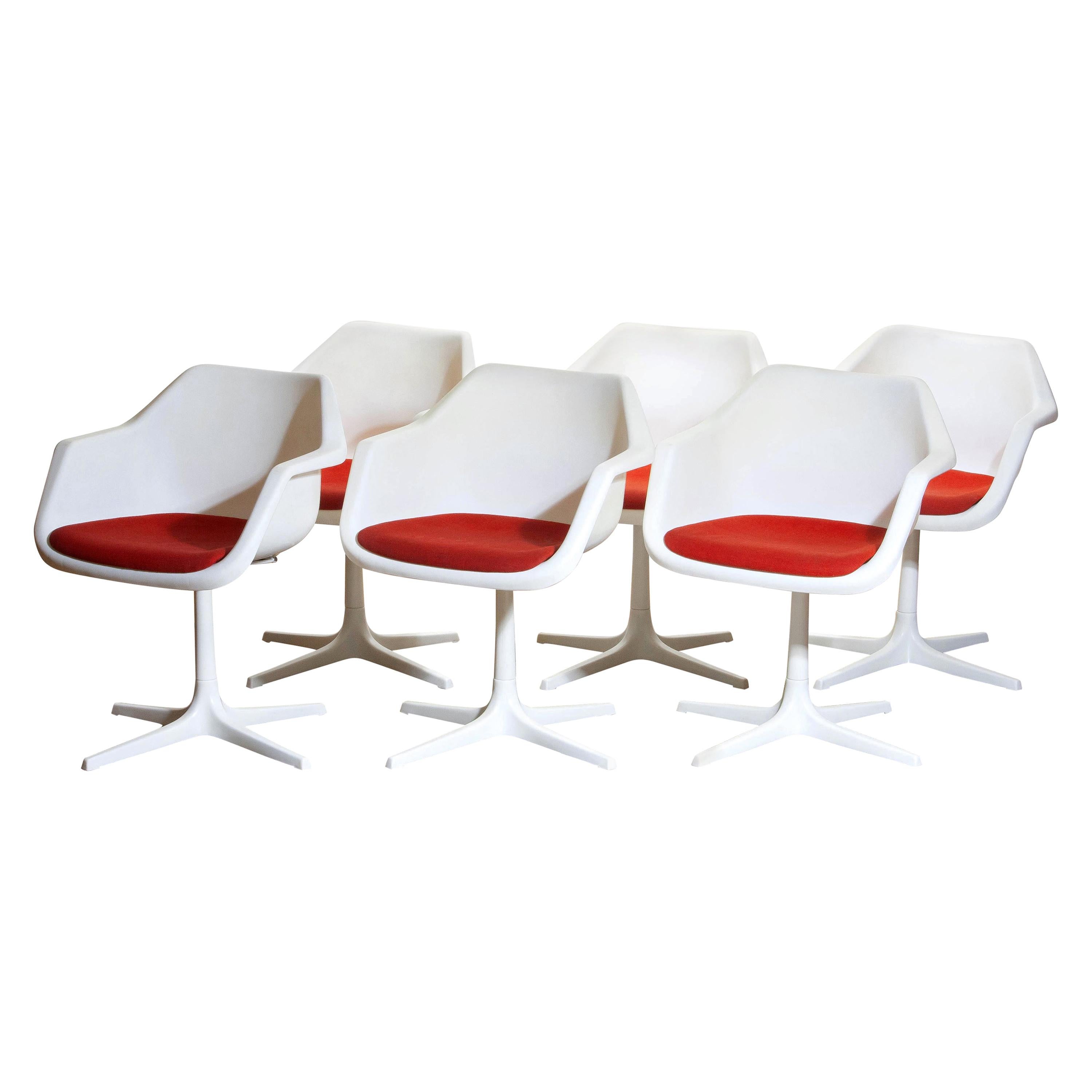 Beautiful and rare set of six swivel dining / office chairs designed by Robin Day for Hille, France, 1960s.
The overall condition is good. Fabric shows some stains. (Very easy to reupholster in your favorite fabric).
