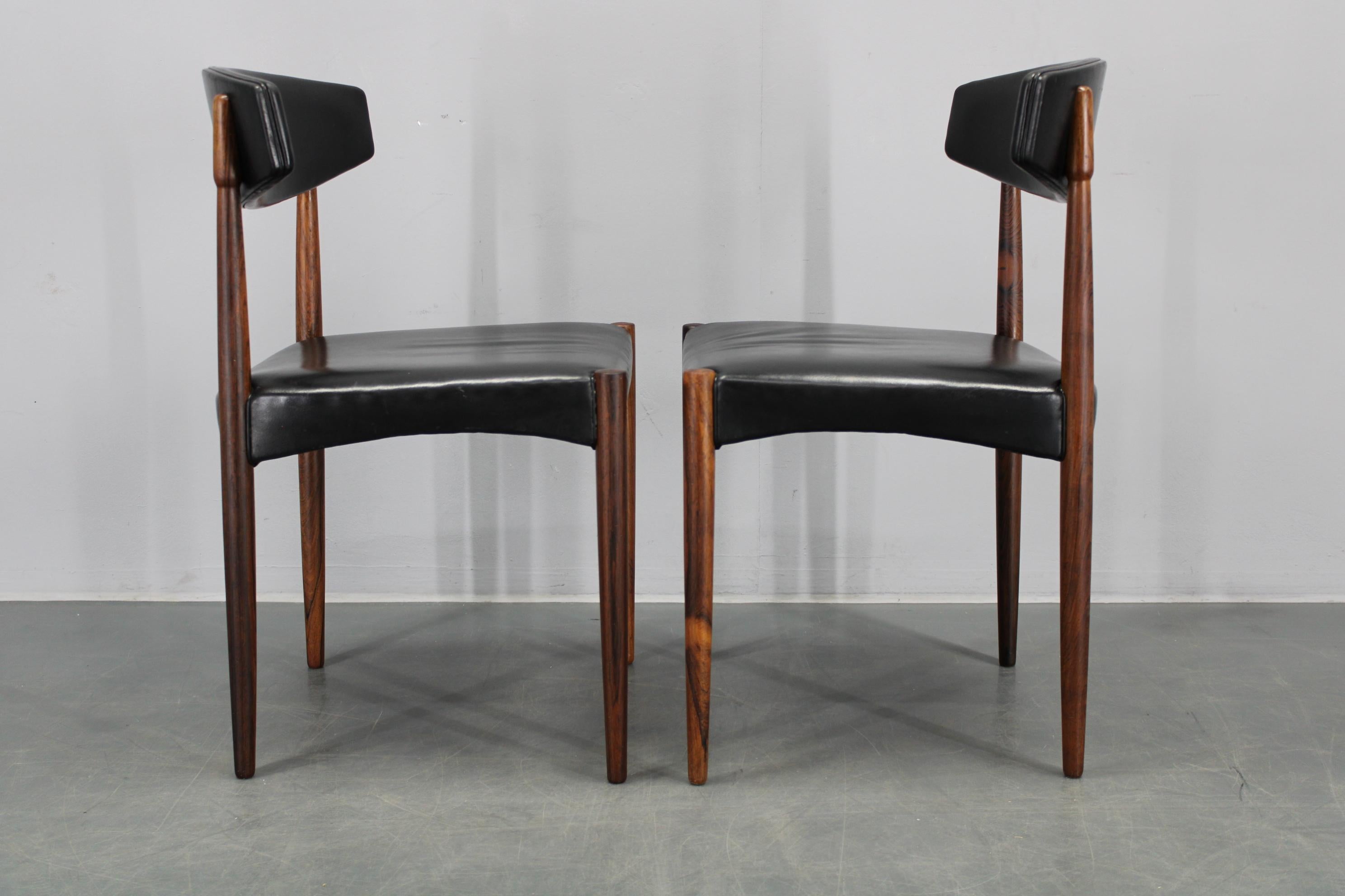 Set di sei sedie da pranzo in legno e similpelle nera degli anni '60, Danimarca in vendita 4