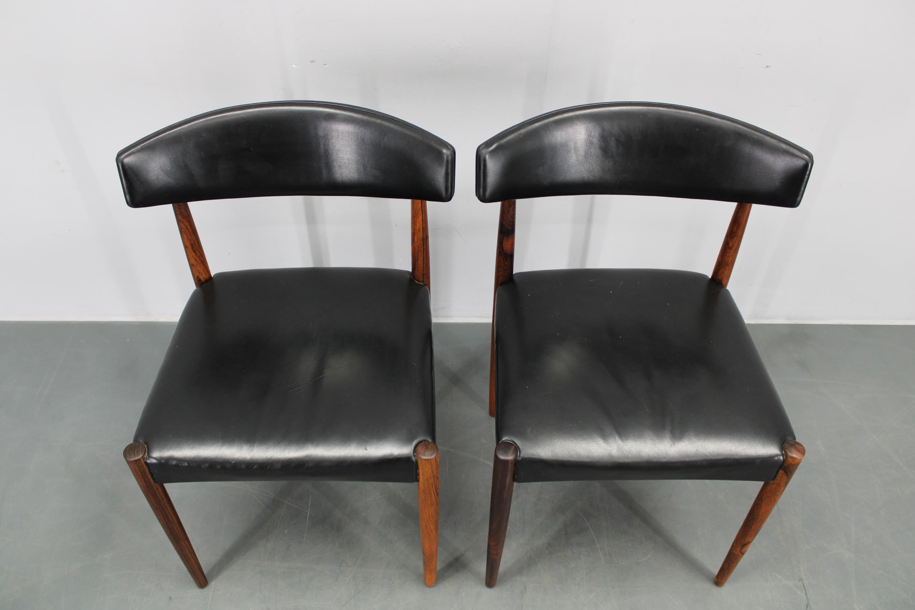 Set di sei sedie da pranzo in legno e similpelle nera degli anni '60, Danimarca in vendita 5