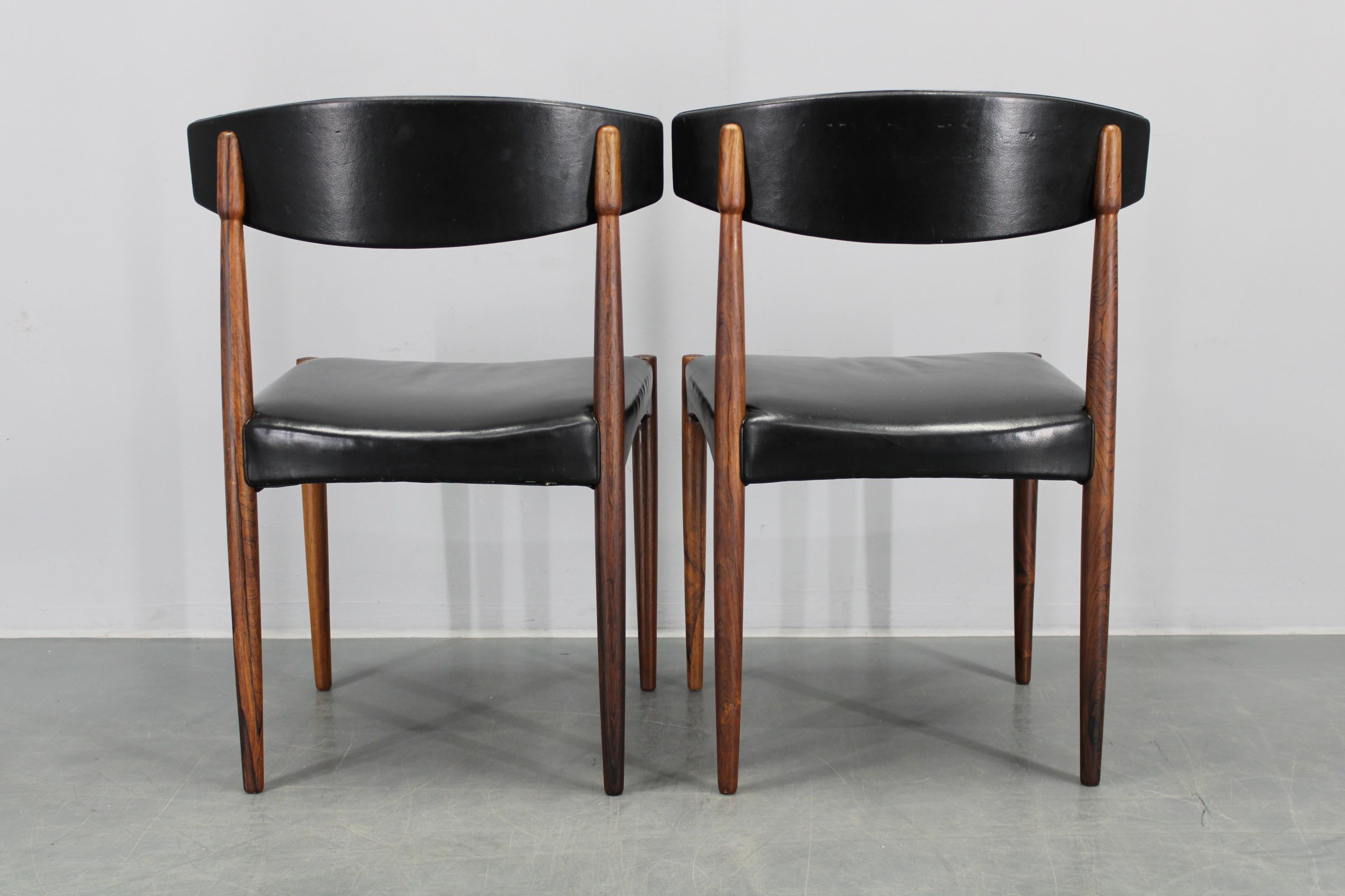 Set di sei sedie da pranzo in legno e similpelle nera degli anni '60, Danimarca in vendita 2