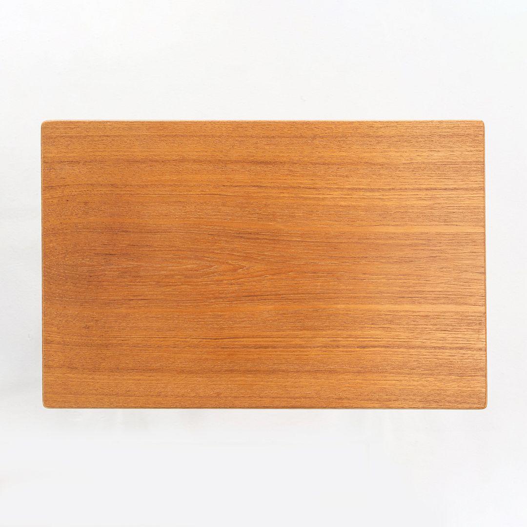 1960s Set of Three Danish Nesting Tables by Hans Wegner in Teak and Oak en vente 3