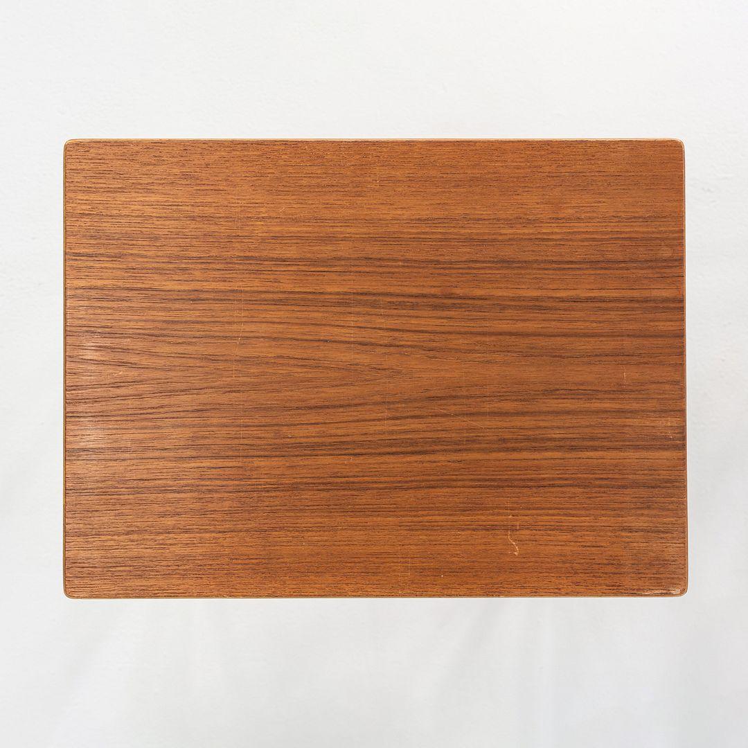 1960s Set of Three Danish Nesting Tables by Hans Wegner in Teak and Oak en vente 5