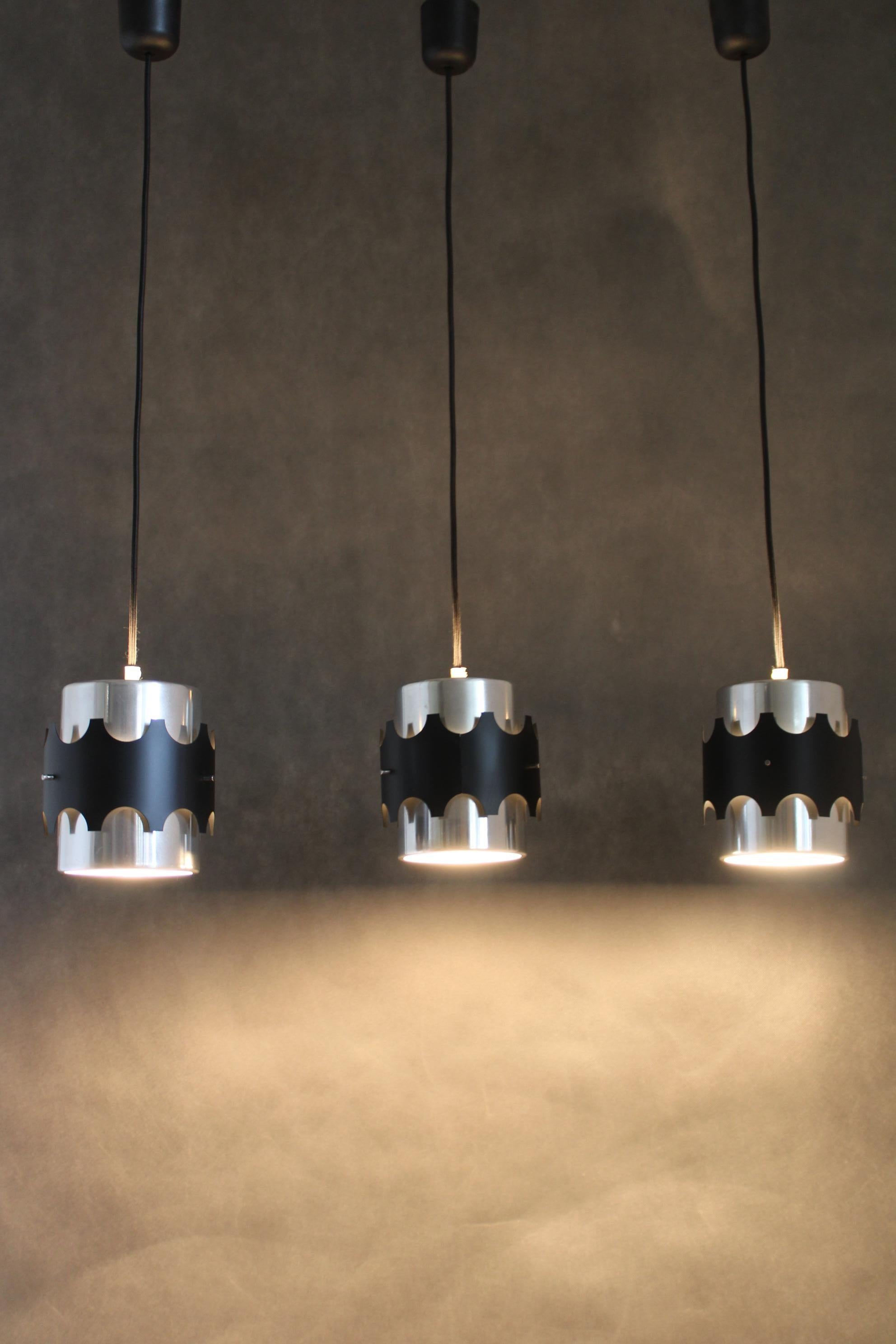 Set di tre lampade a sospensione danesi del 1960 in vendita 3