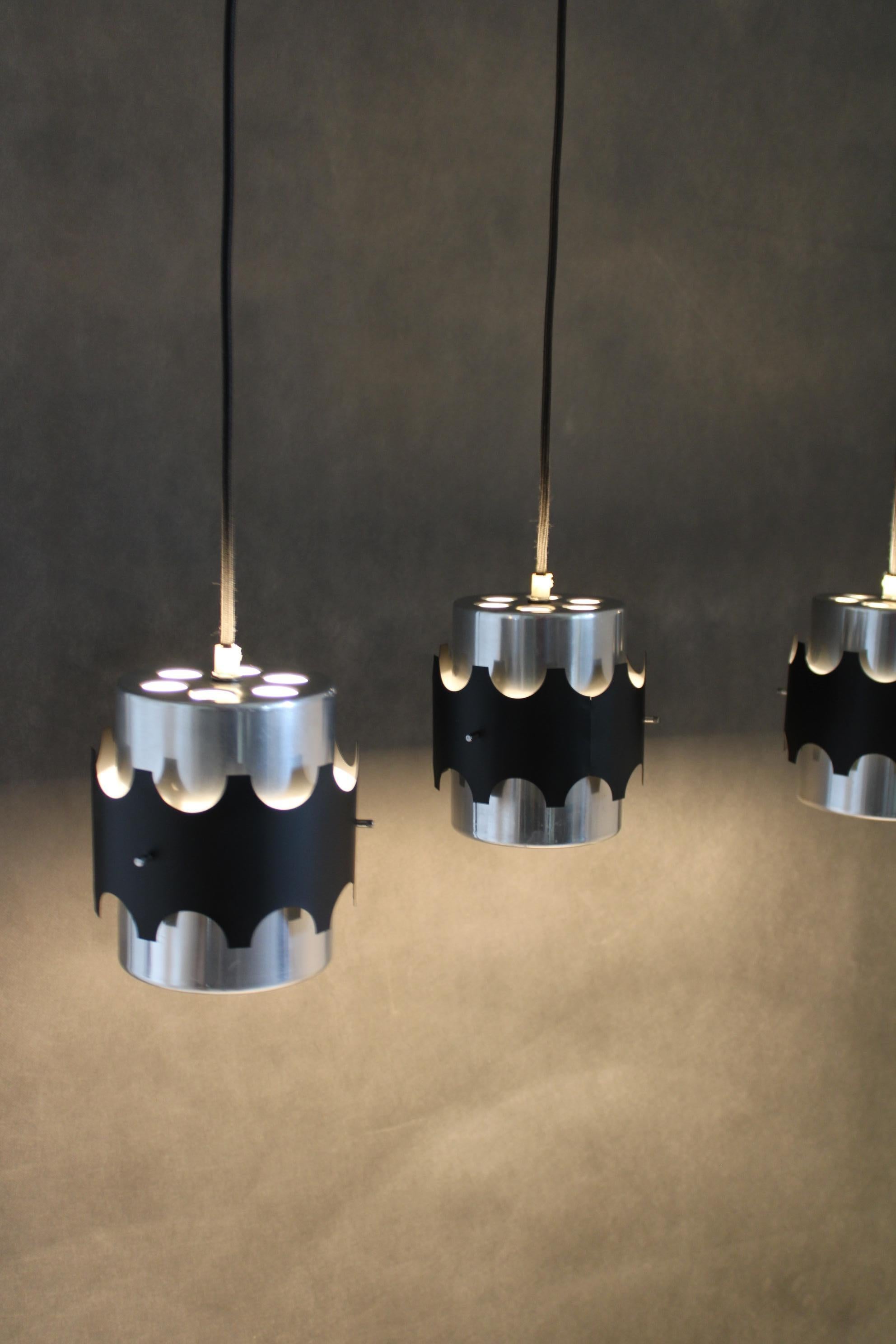 Set di tre lampade a sospensione danesi del 1960 in vendita 5