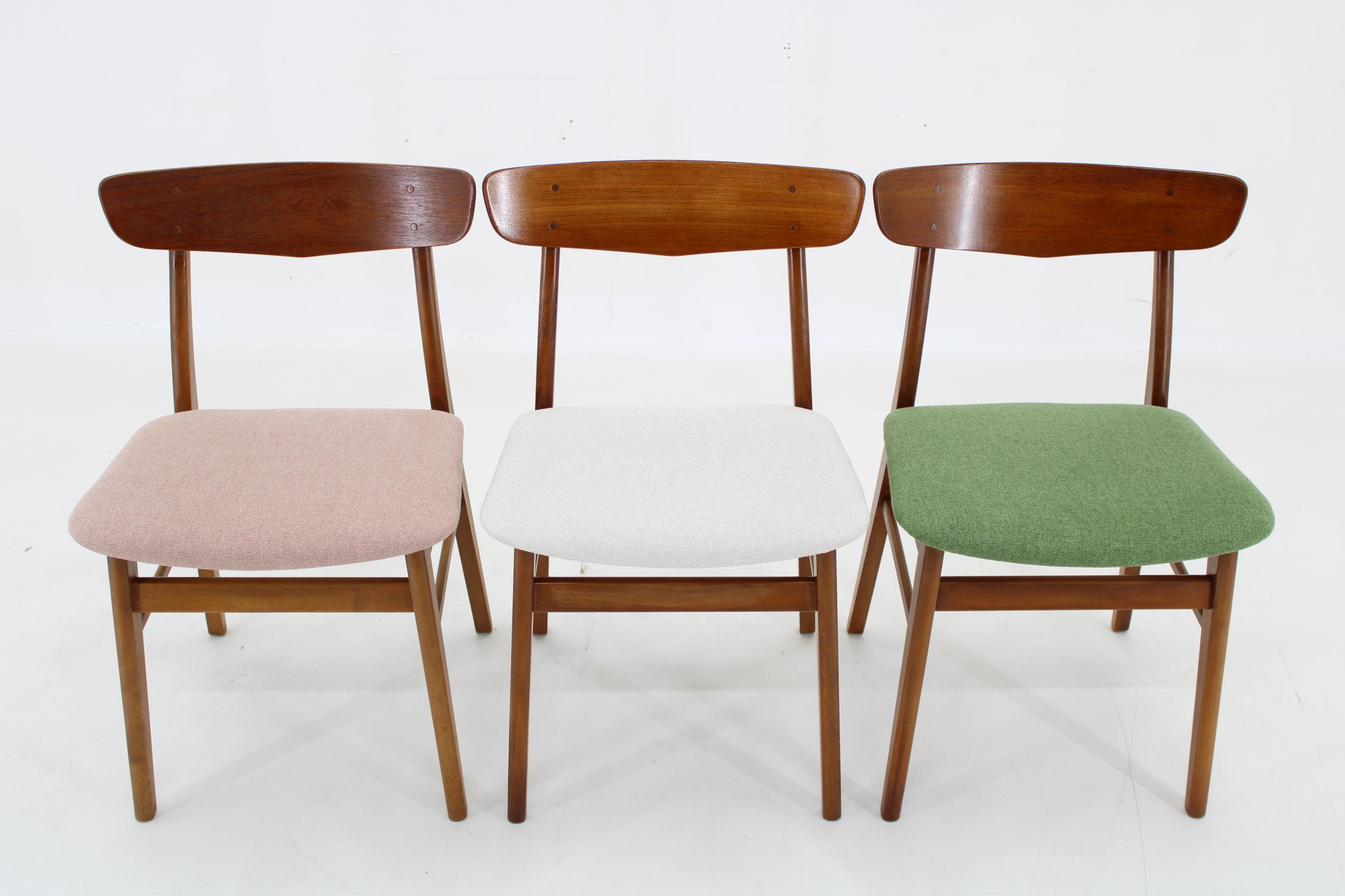 1960s Set of Three Danish Teak Chairs, Restored In Good Condition In Praha, CZ