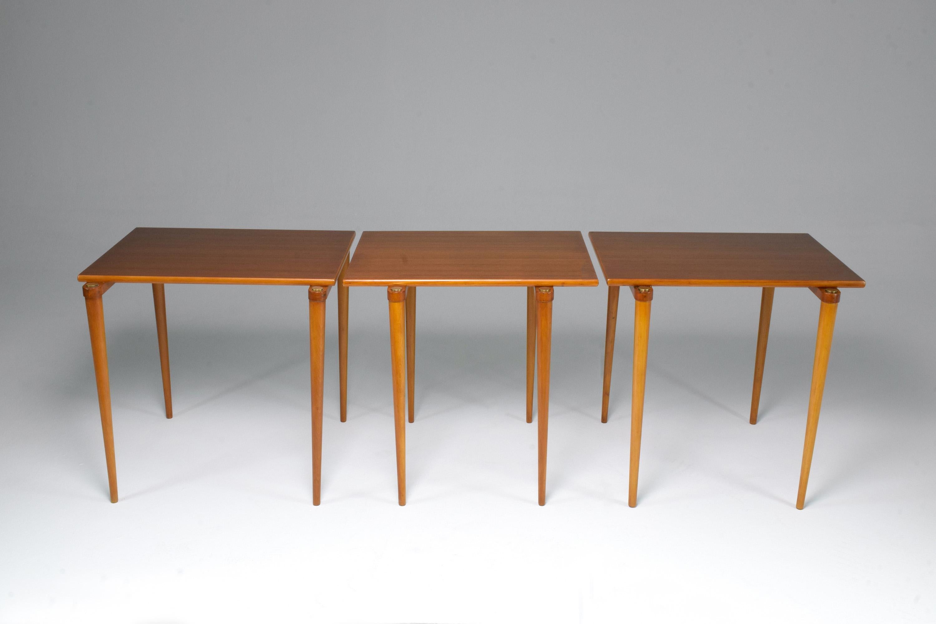Set di tre tavolini italiani del Mid-Century Modern degli anni '60 In condizioni buone a Paris, FR