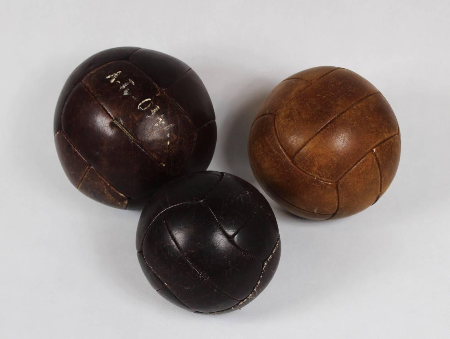 Set of three leather gym balls from the 1960s. 

Measures: Diameters 30cm, 22cm, 26cm.