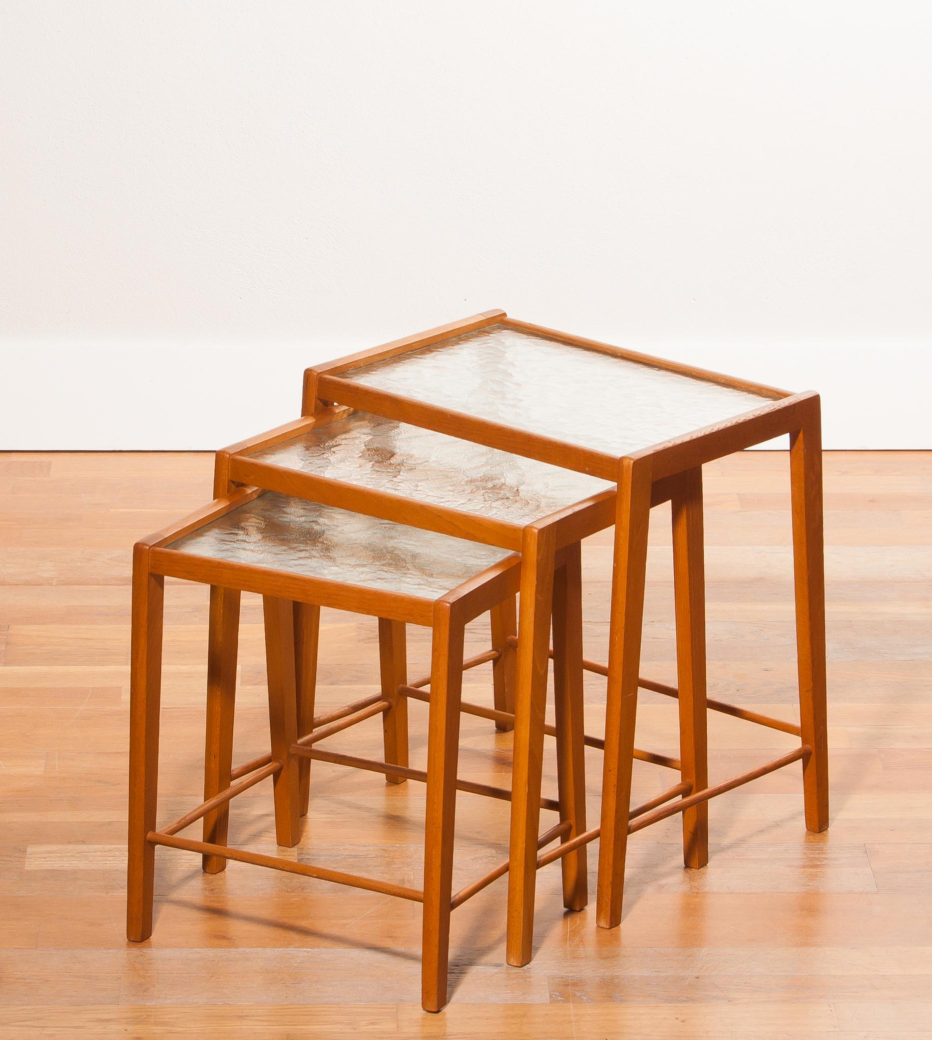 1960s, Set of Three Oak and Glass Nesting Tables, Sweden In Good Condition In Silvolde, Gelderland