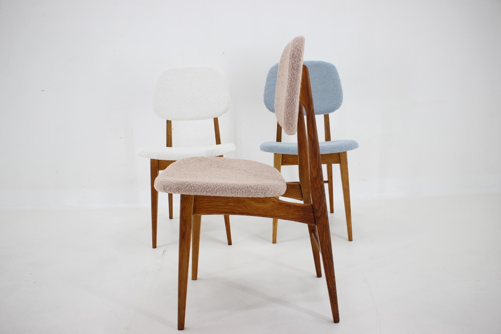 1960s Set of Three Oak Dining Chairs in Boucle, Czechoslovakia For Sale 4