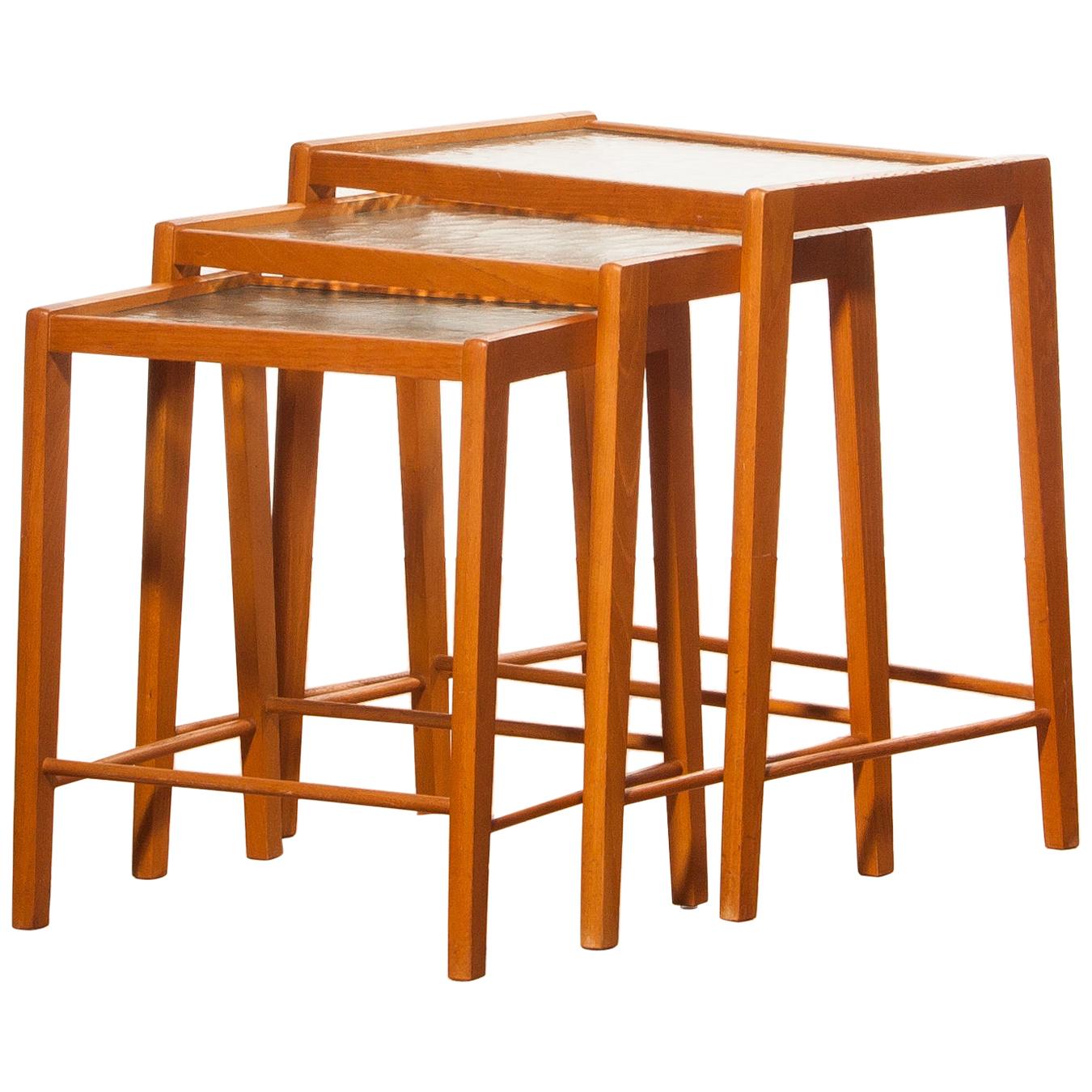 A lovely set of three nesting tables.
This beautiful set is made of beech with glass tops.
They are in very nice condition.
Period 1960s.
Dimensions: H 50 cm, W 46 cm, D 31 cm
H 46 cm, W 41 cm, D 29 cm
H 42 cm, W 36 cm, D 27 cm.

