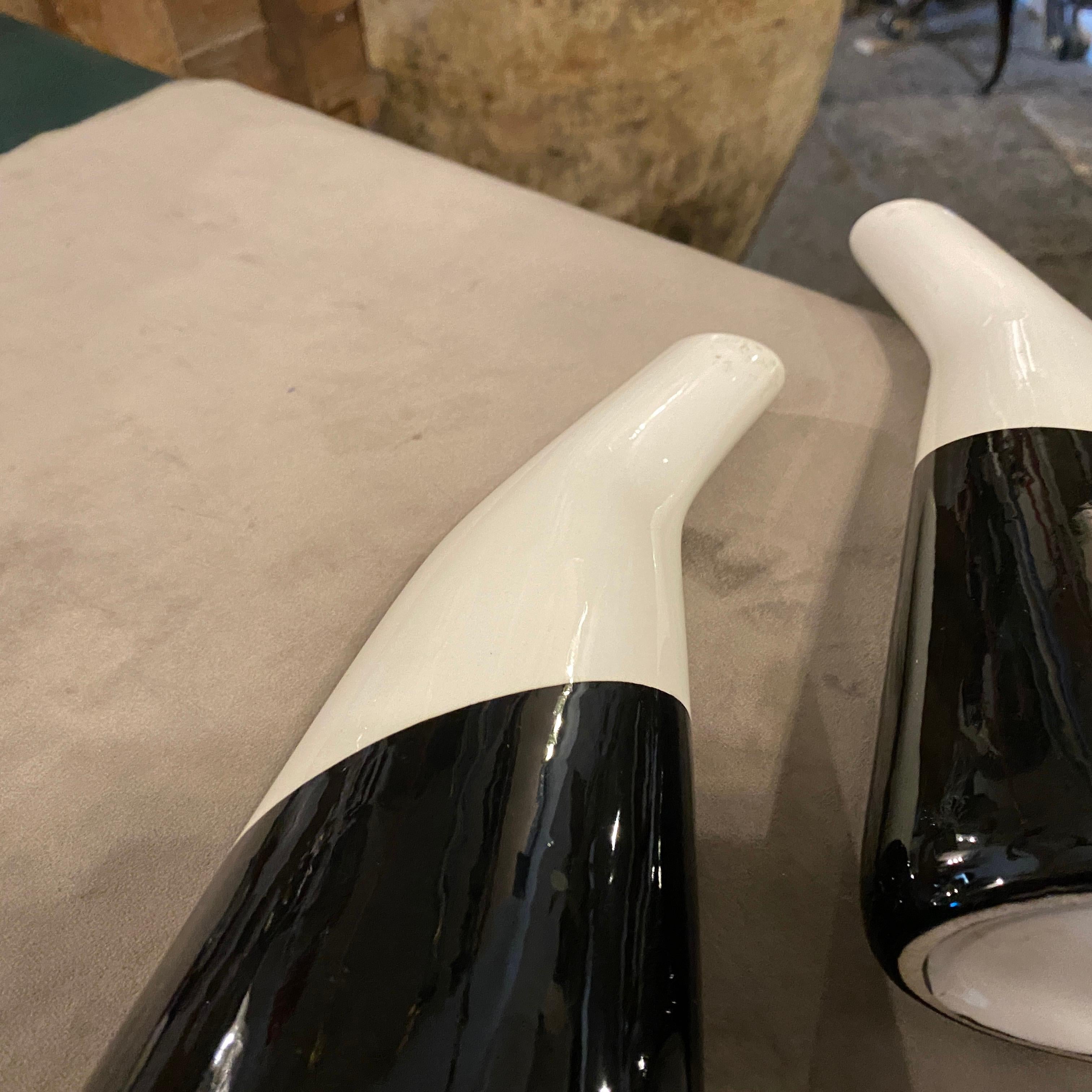 Ceramica Set di due vasi modernisti in ceramica bianca e nera degli anni '60 di La Donatella in vendita
