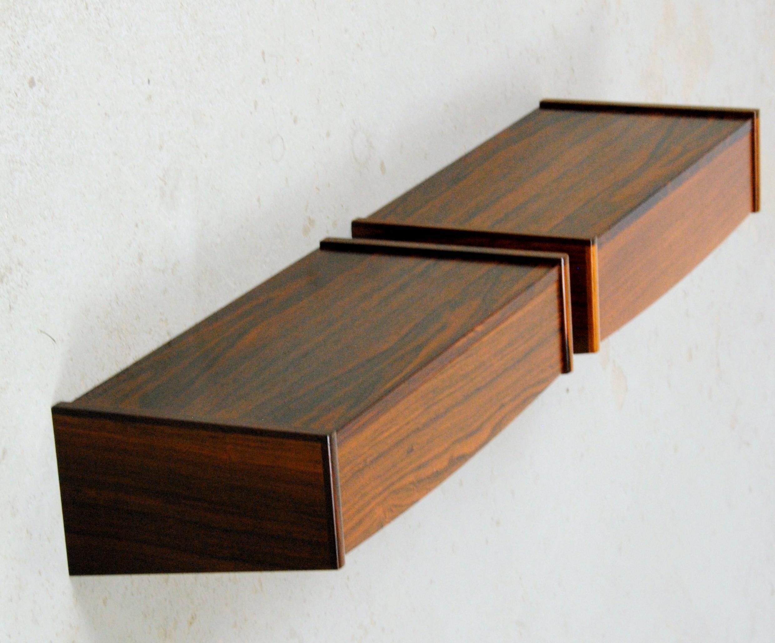 1960's set of two fully restored Danish floating nightstands in rosewood. 

The simple yet elegant designed nightstands each with a single drawer have been checked restored and refinished by our cabinetmaker to ensure that they are in very good