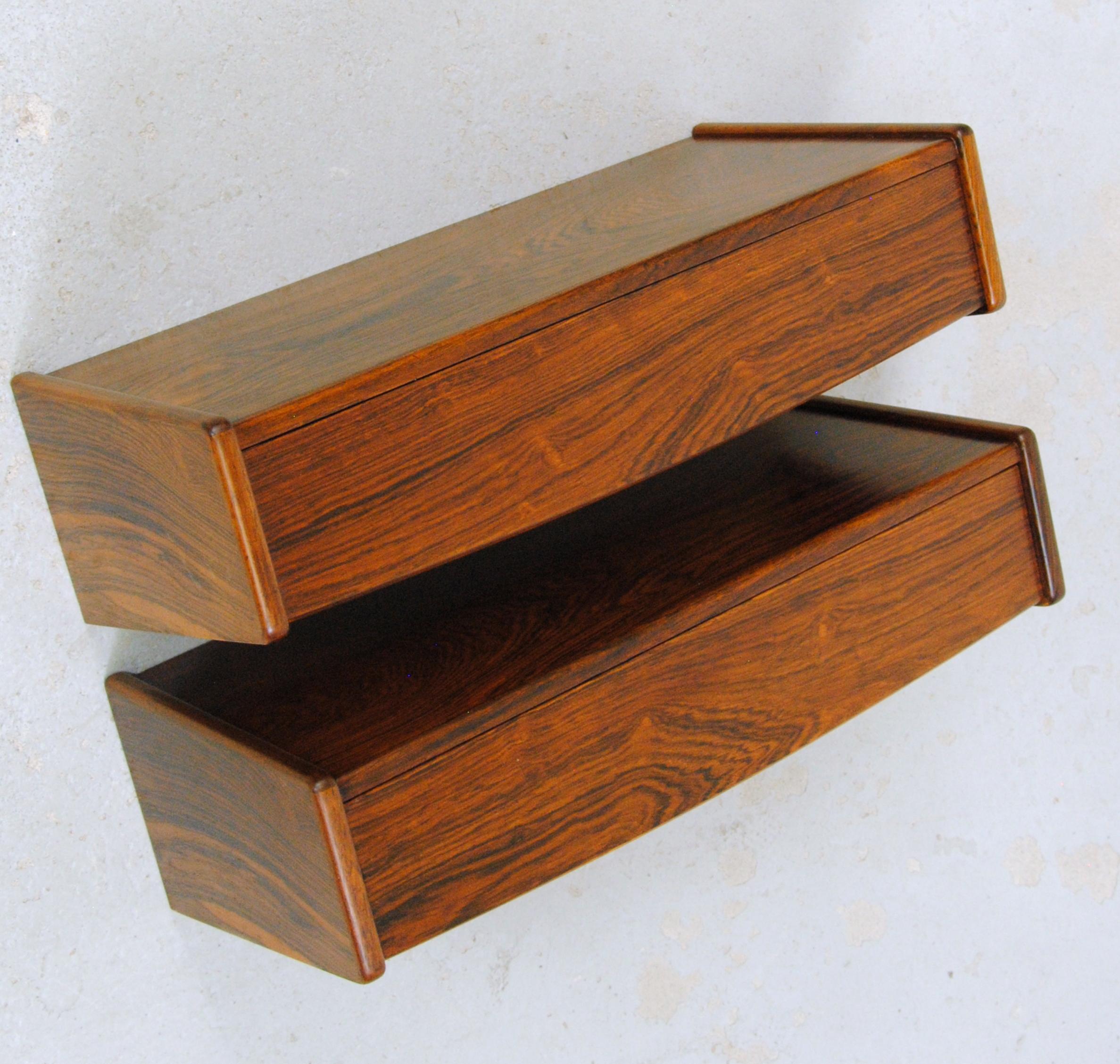 1960s Set of Two Danish Fully Restored Floating Nightstands in Rosewood For Sale 1