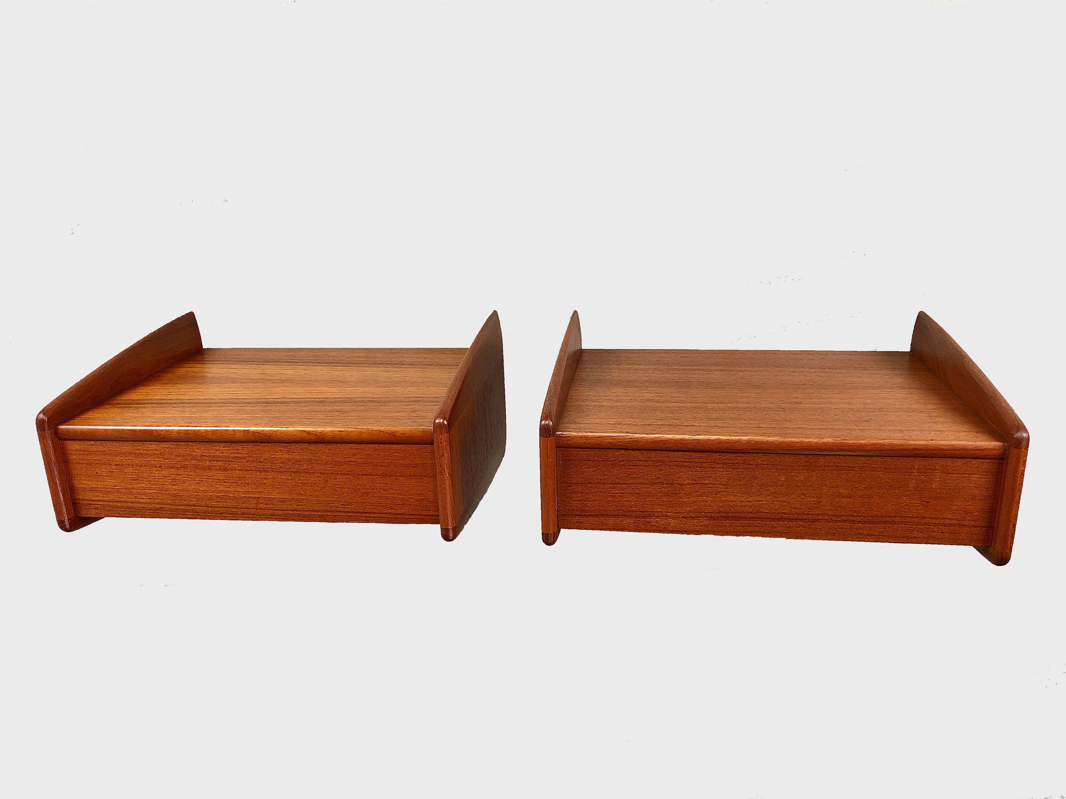 1960s set of two fully restored Danish Melvin Mikkelsen floating nightstands in teak

The well designed nightstands or shelves in teak, feature the elegant soft organic shapes and supreme craftmanship that that  characterized Melvin Mikkelsens