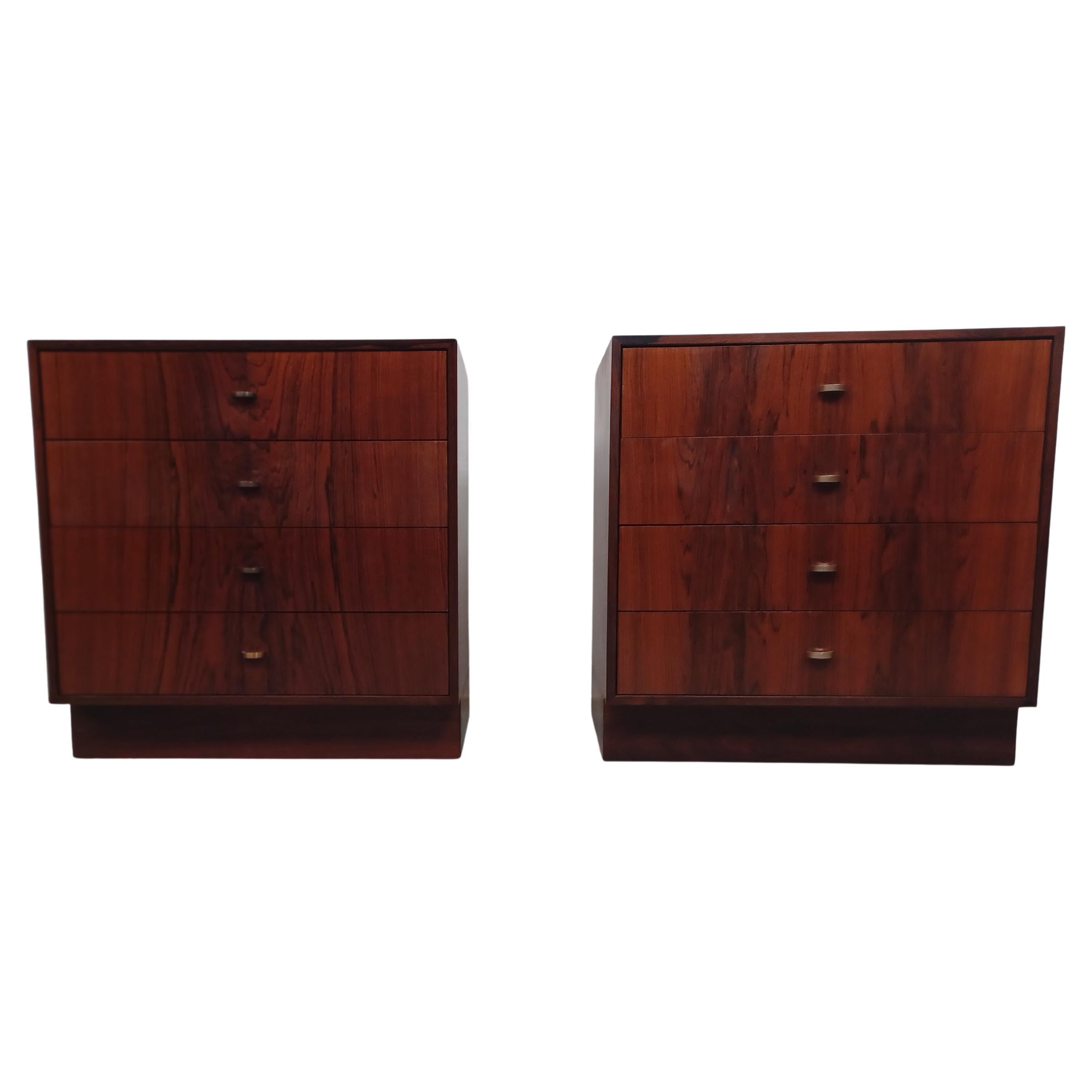 1960s Set of Two Danish Rosewood Nightstands or Chests of Drawers (Ensemble de deux tables de nuit ou commodes en palissandre danois)