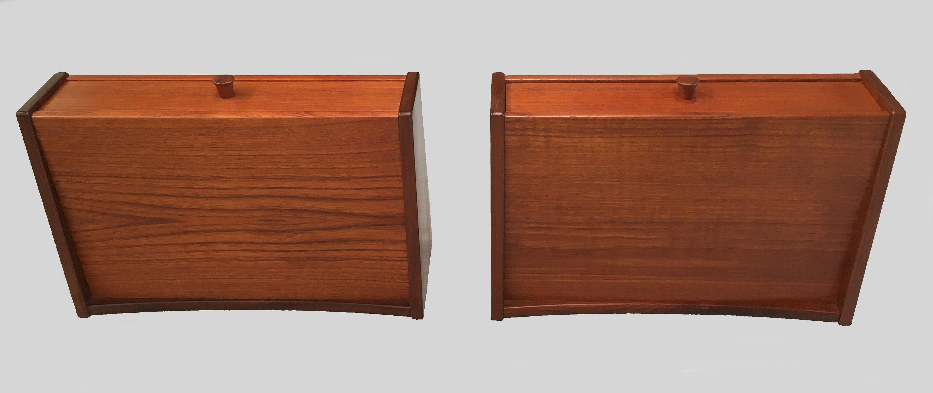 1960s set of two Danish Sigfred Omann floating nightstands in teak by Oelholm

A pair of floating nightstands or shelves in teak, each with a single drawer, designed by Sigfred Omann for Ølholm Møbelfabrik 

The nightstands have been checked and