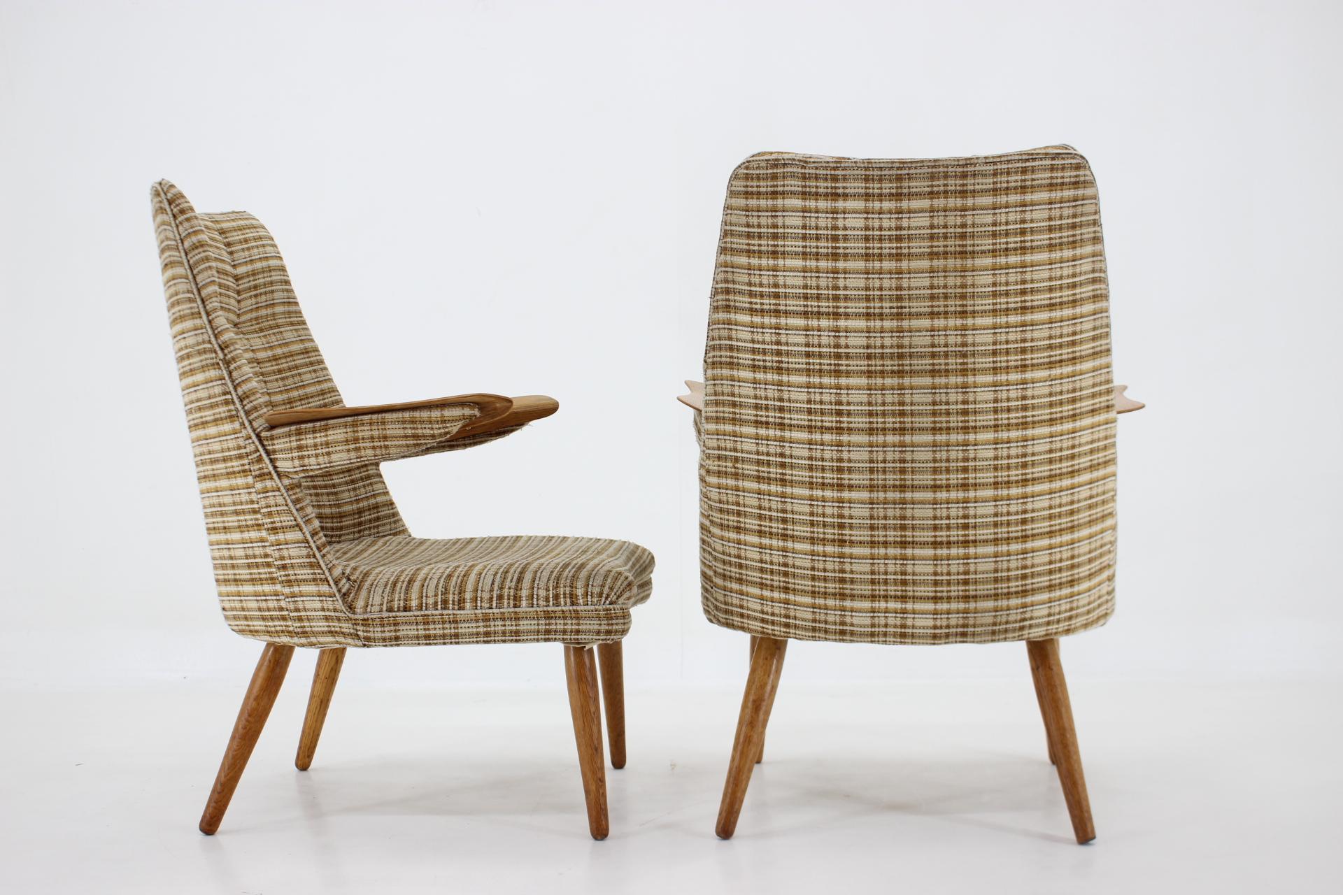 Set di due poltrone di design raro degli anni '60, Cecoslovacchia In condizioni buone in vendita a Praha, CZ