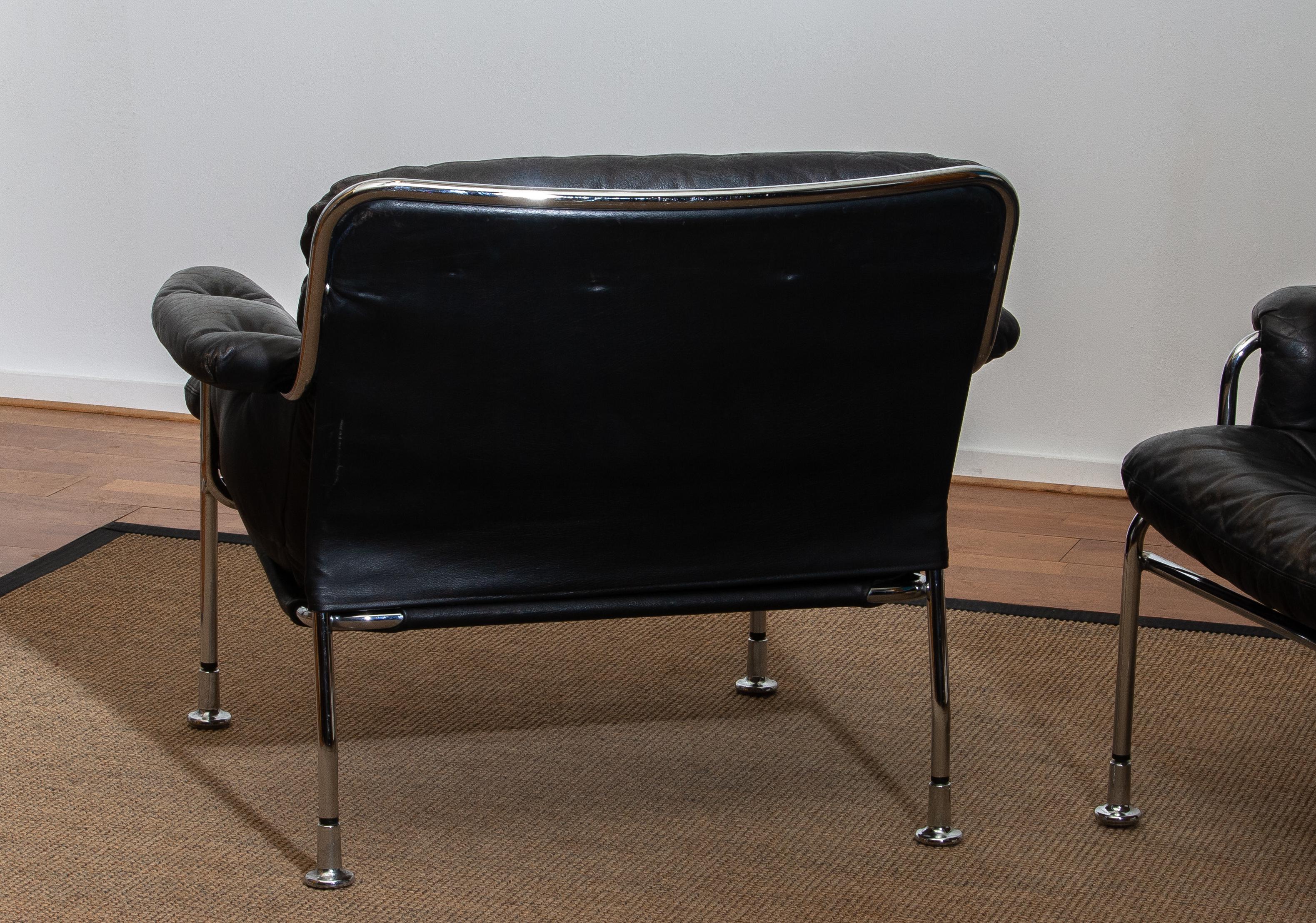 1960s Set of Two Eva Lounge Chairs in Chrome and Aged Black Leather by Lindlöfs In Good Condition In Silvolde, Gelderland