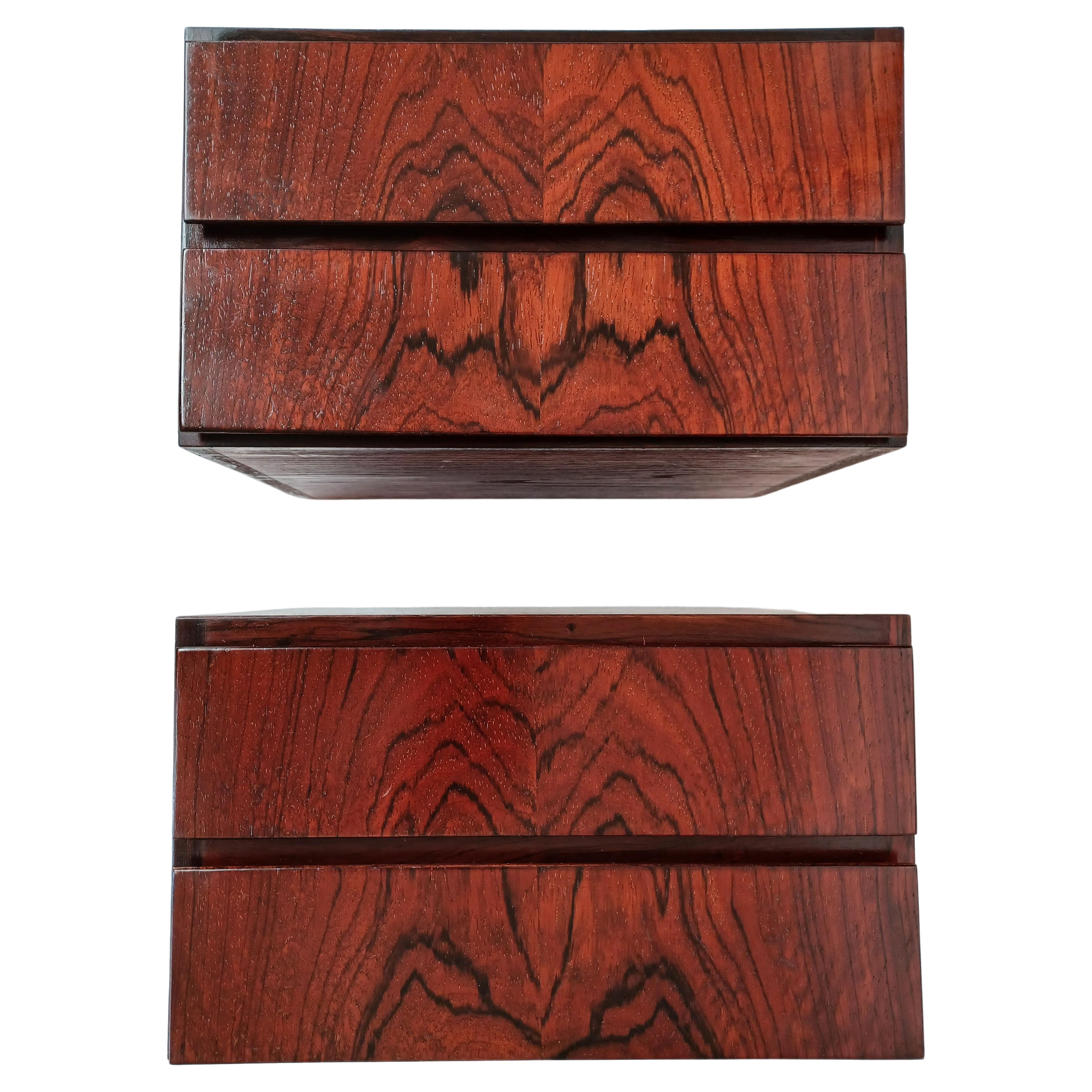 1960s set of two fully restored Danish floating rosewood night stands attributed to Omann Jun

The nightstands combination of a strict minimalistic designed cabinet softend by the organic skaped grips in the drawers and dimensions create a uniqe