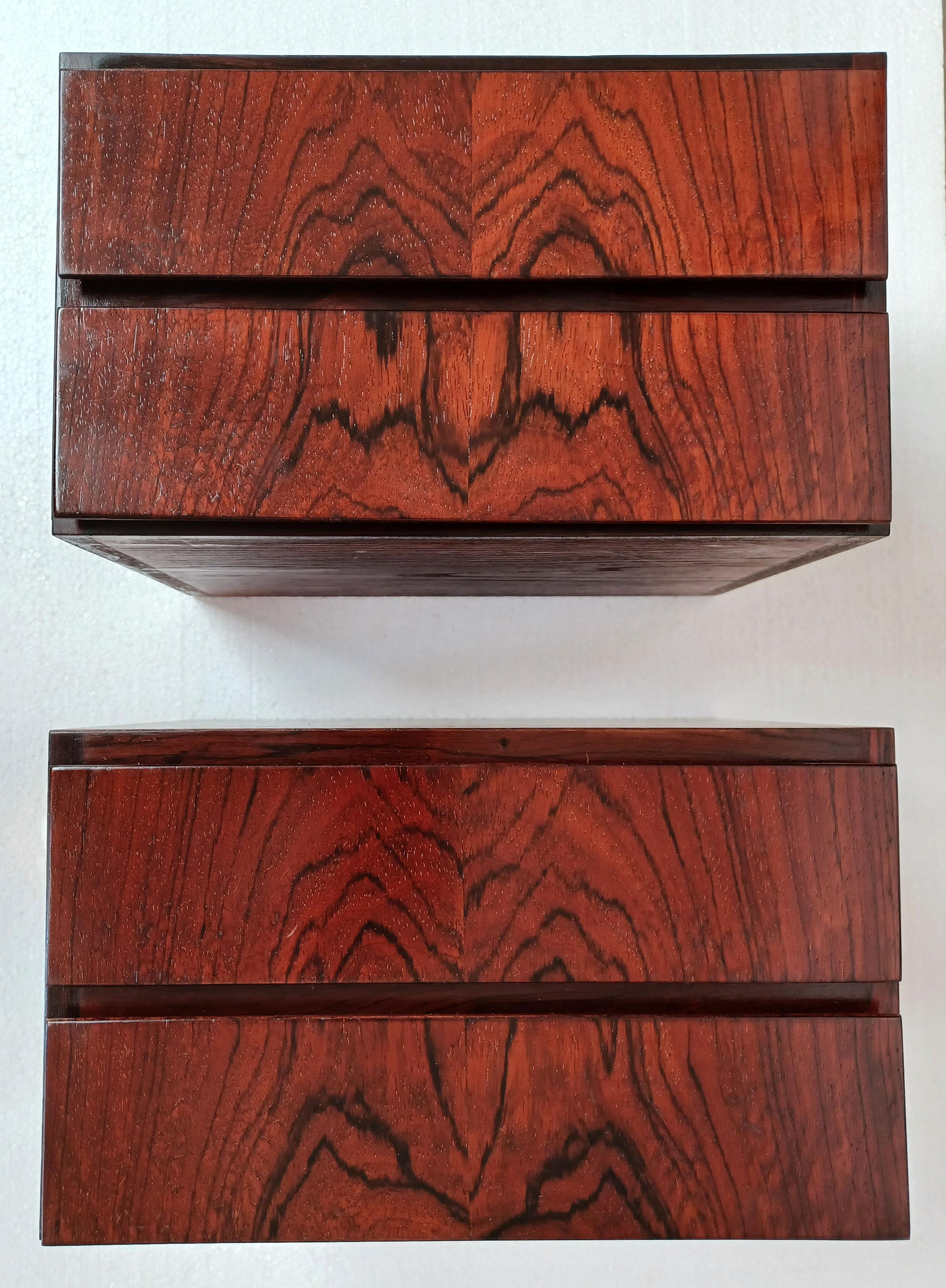 1960s Set of Two Fully Restored Danish Omann Jun Floating Rosewood Night Stands In Good Condition For Sale In Knebel, DK