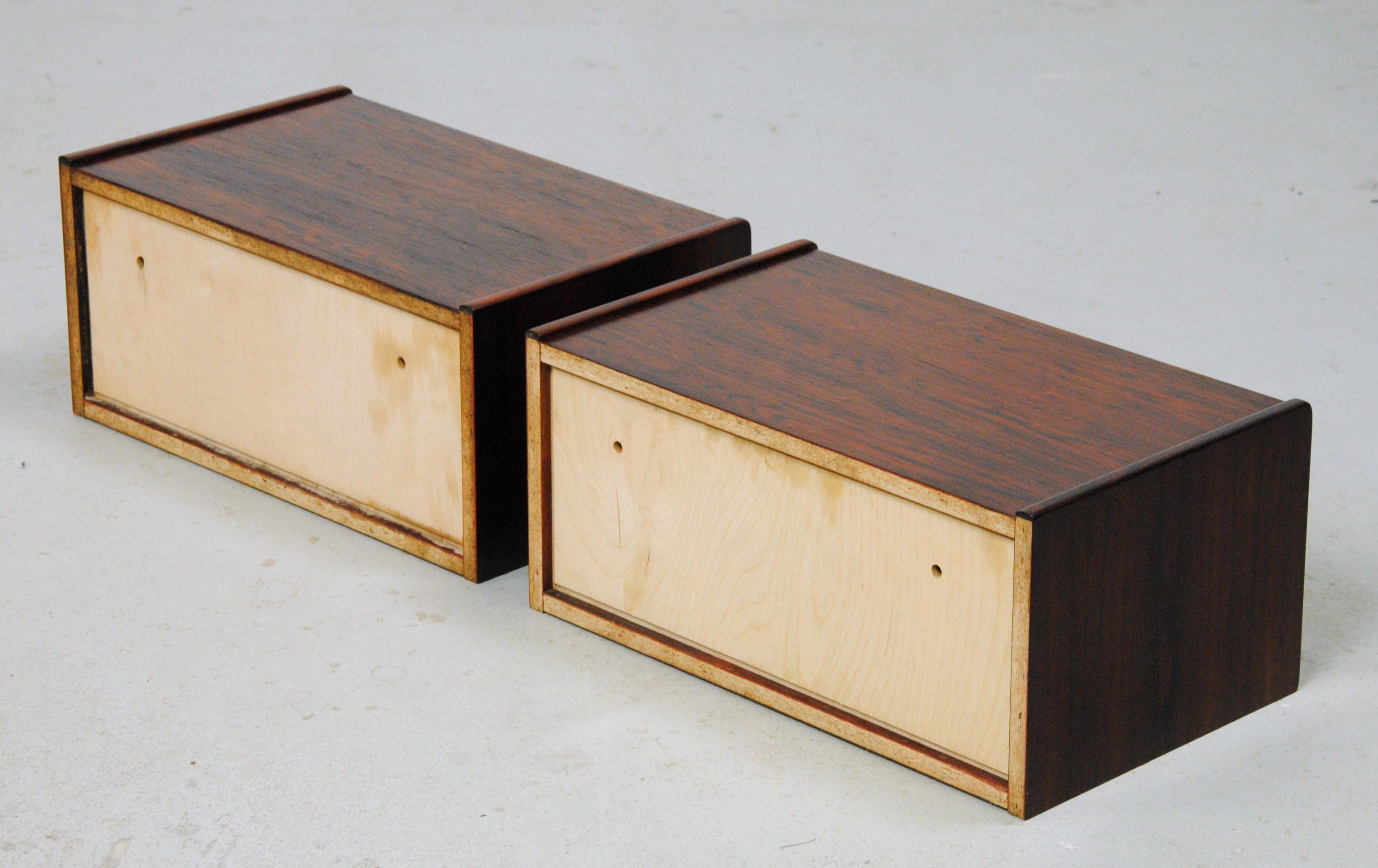 1960s Set of Two Fully Restored Danish Floating Rosewood Nightstands In Good Condition In Knebel, DK
