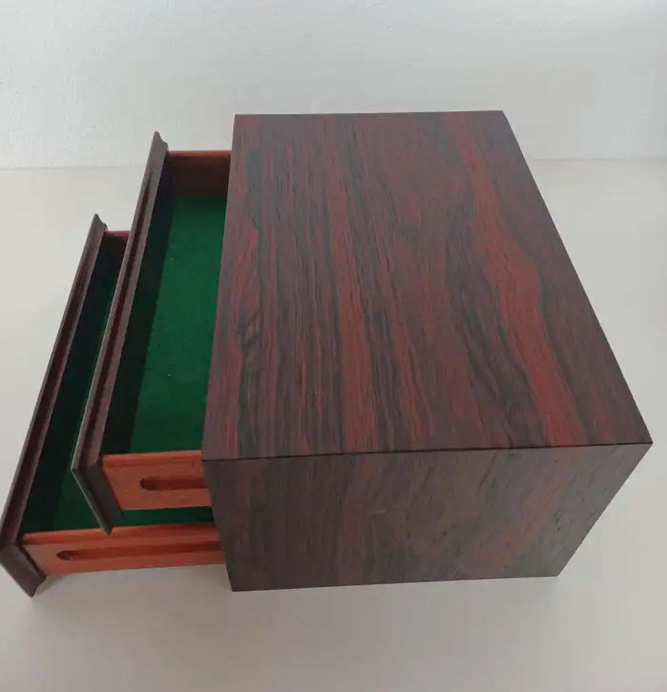 1960s Set of Two Fully Restored Danish Omann Jun Floating Rosewood Night Stands 4