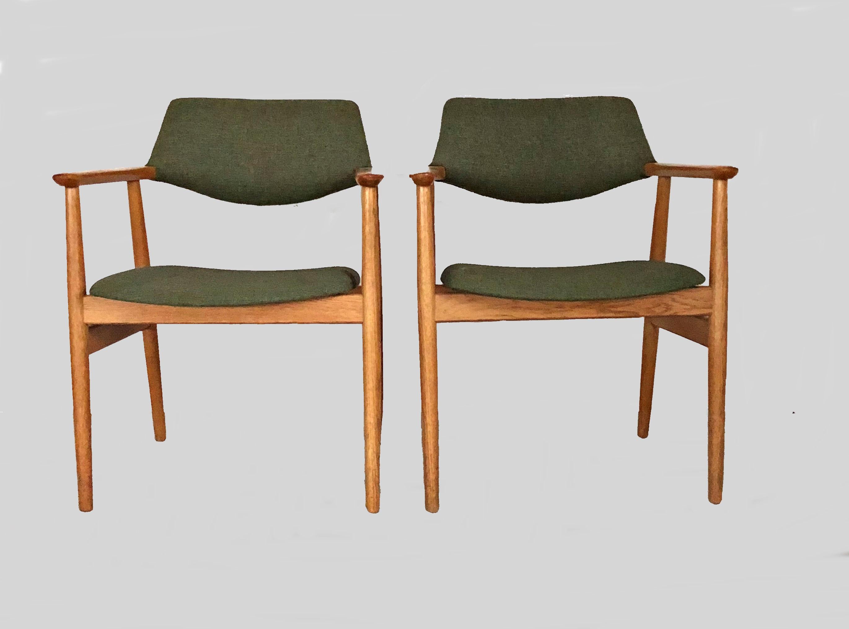 1960s Set of Two fully restored Erik Kirkegaard Oak Arm Chairs Custom Upholstery
This weeks offer as of friday November 9th. is a set of 6 elbow armchairs designed by the Danish designer Erik Kirkegaard for Høng Stolefabrik in 1956. The chairs are