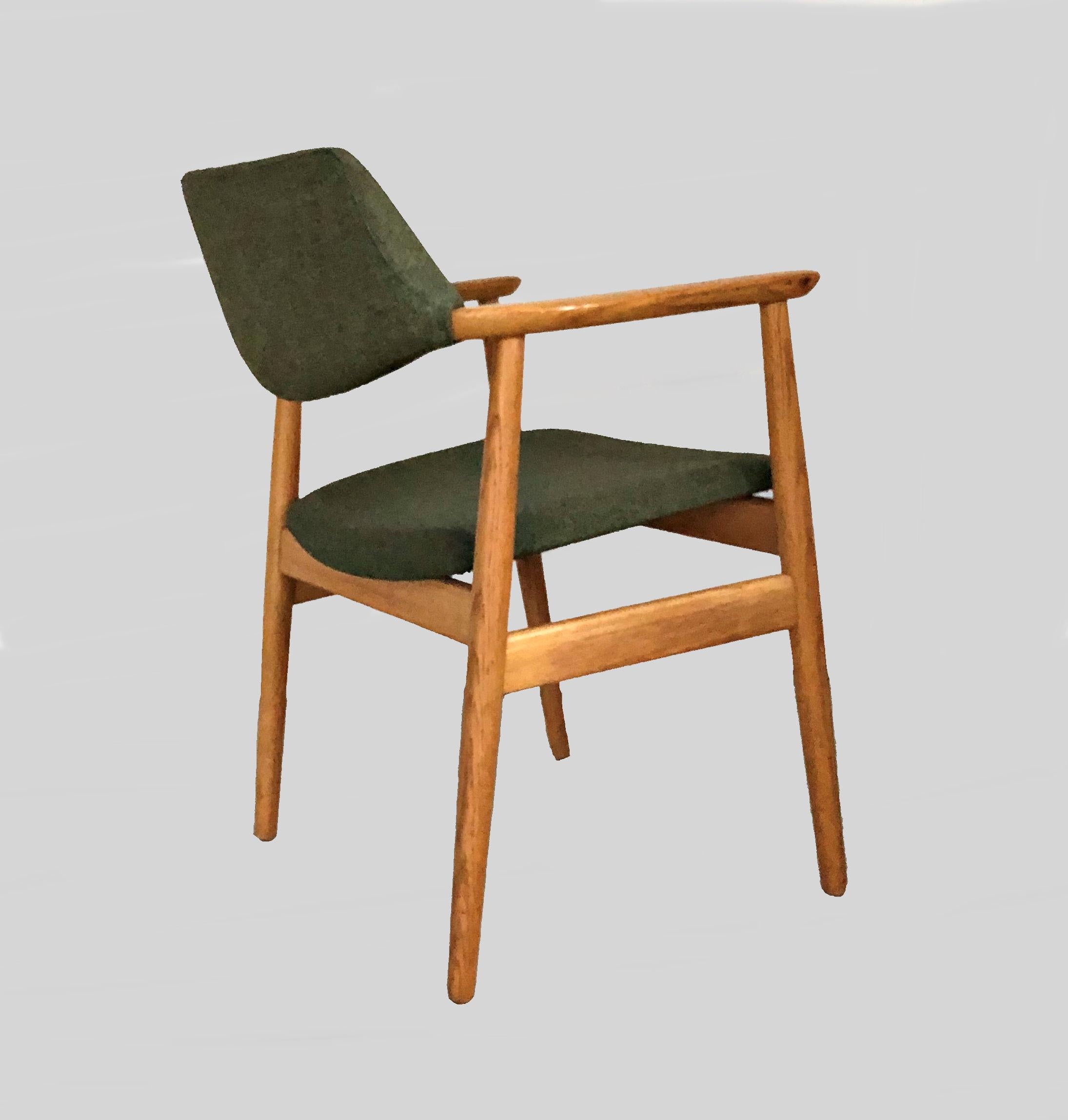 1960s Set of Two fully restored Erik Kirkegaard Oak Arm Chairs Green Upholstery For Sale 1