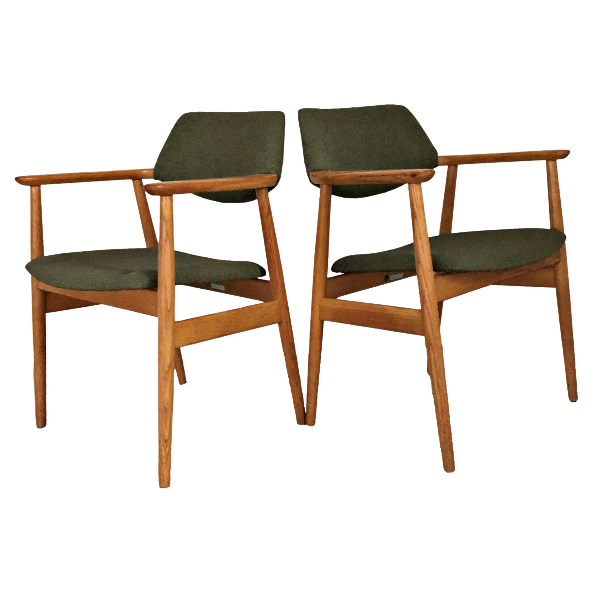 Ensemble de deux fauteuils en chêne Erik Kirkegaard entièrement restaurés et recouverts de tissu vert, années 1960 en vente