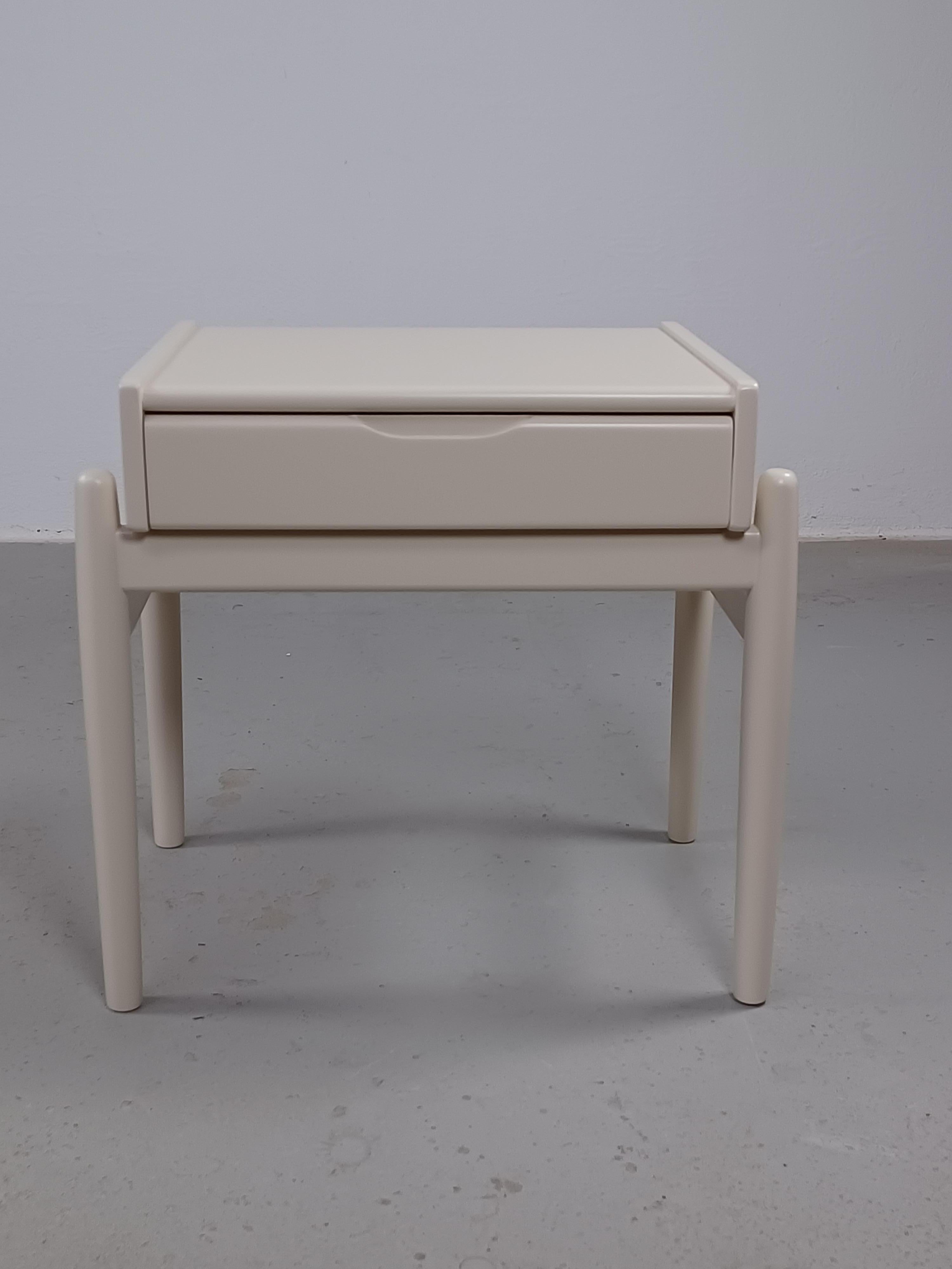 Scandinavian 1960s Set of Two Fully Restored White Nightstands For Sale