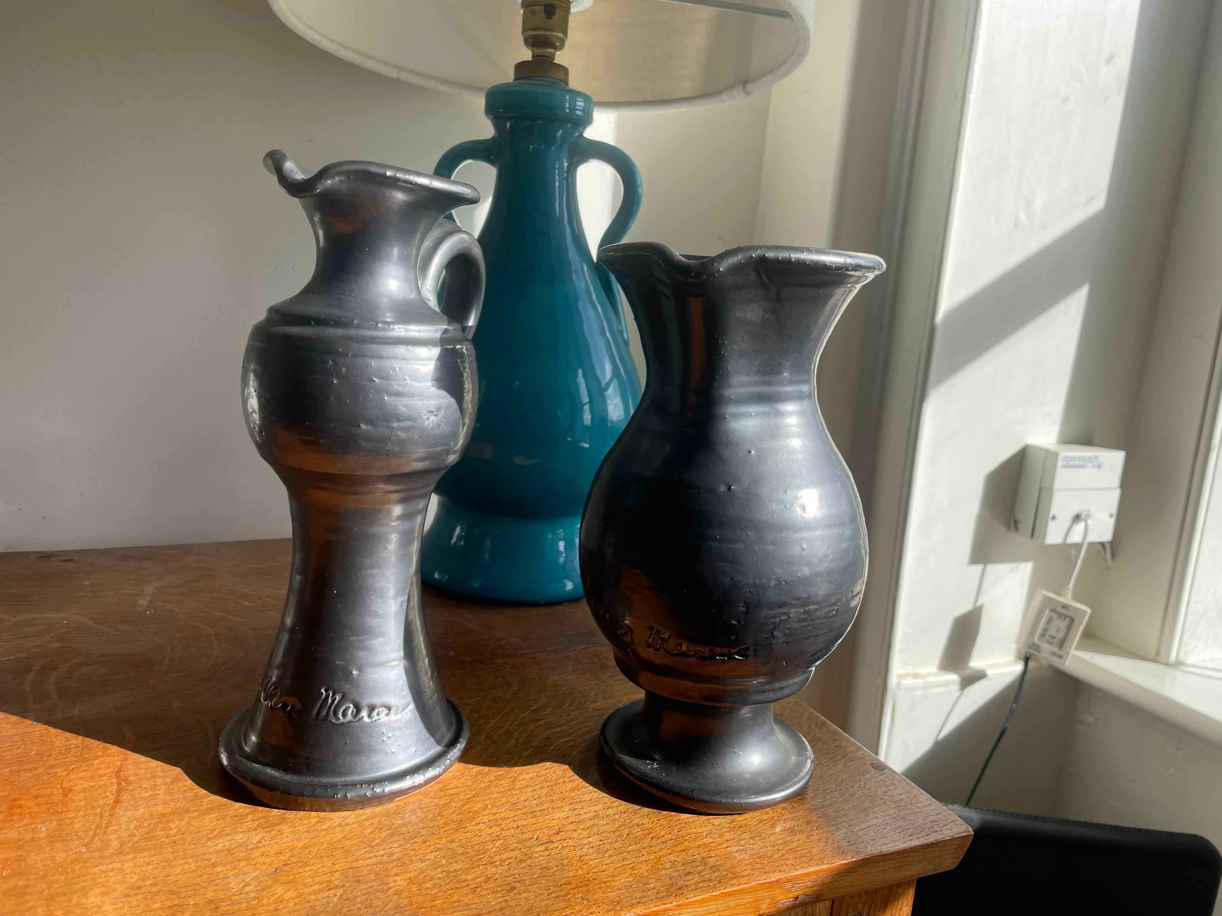 Smaltato Set di due vasi e brocche in ceramica smaltata nera Jean Marais degli anni '60 in vendita