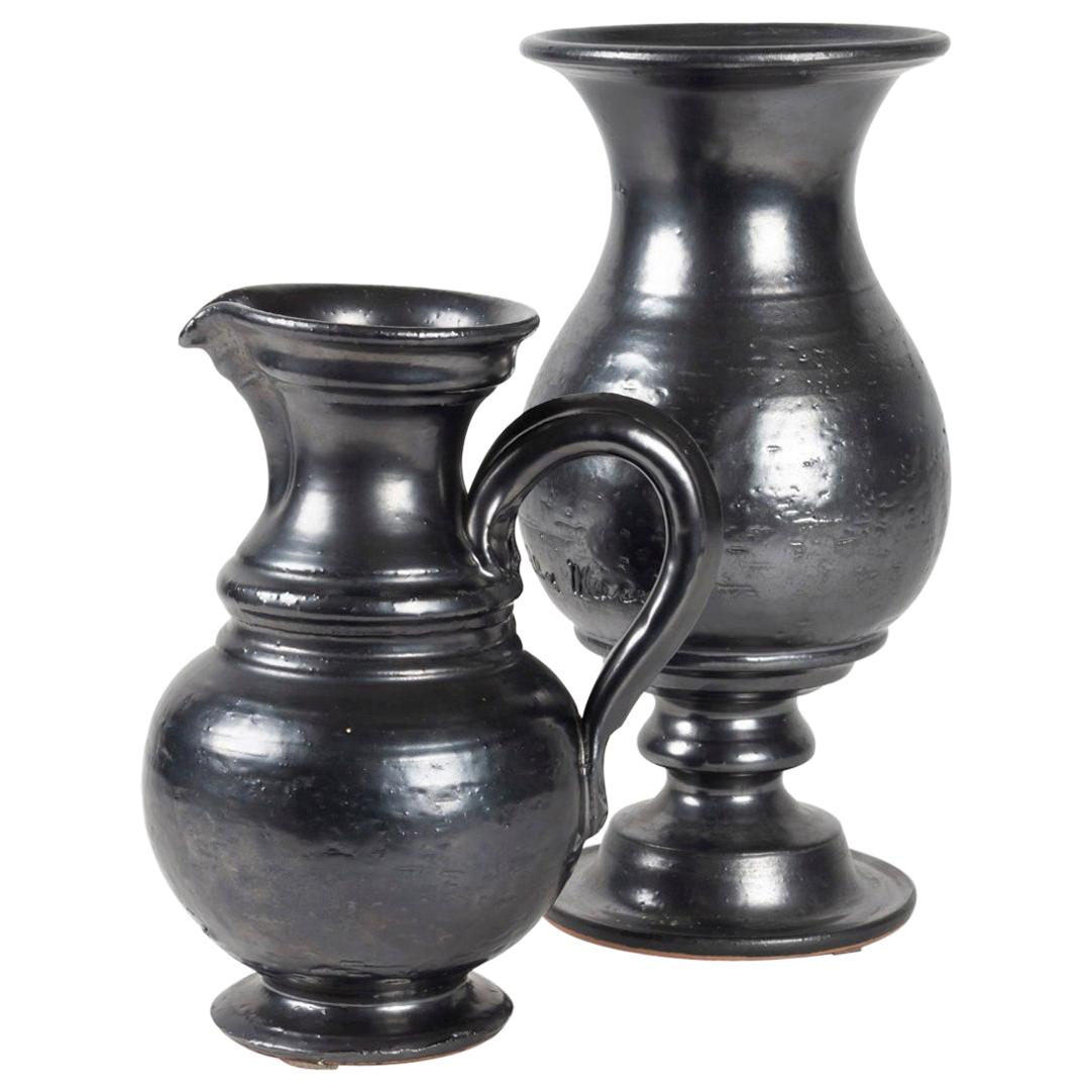 Set aus zwei schwarz emaillierten Jean Marais-Vasen und Krug-Keramik aus den 1960er Jahren