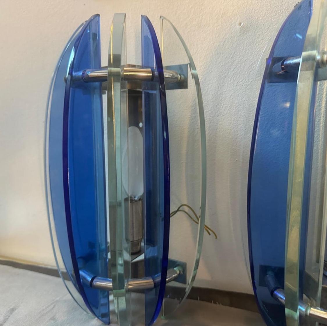 1960er Set aus zwei italienischen Wandleuchtern aus blauem und grauem Space Age-Glas von Veca (Metall) im Angebot