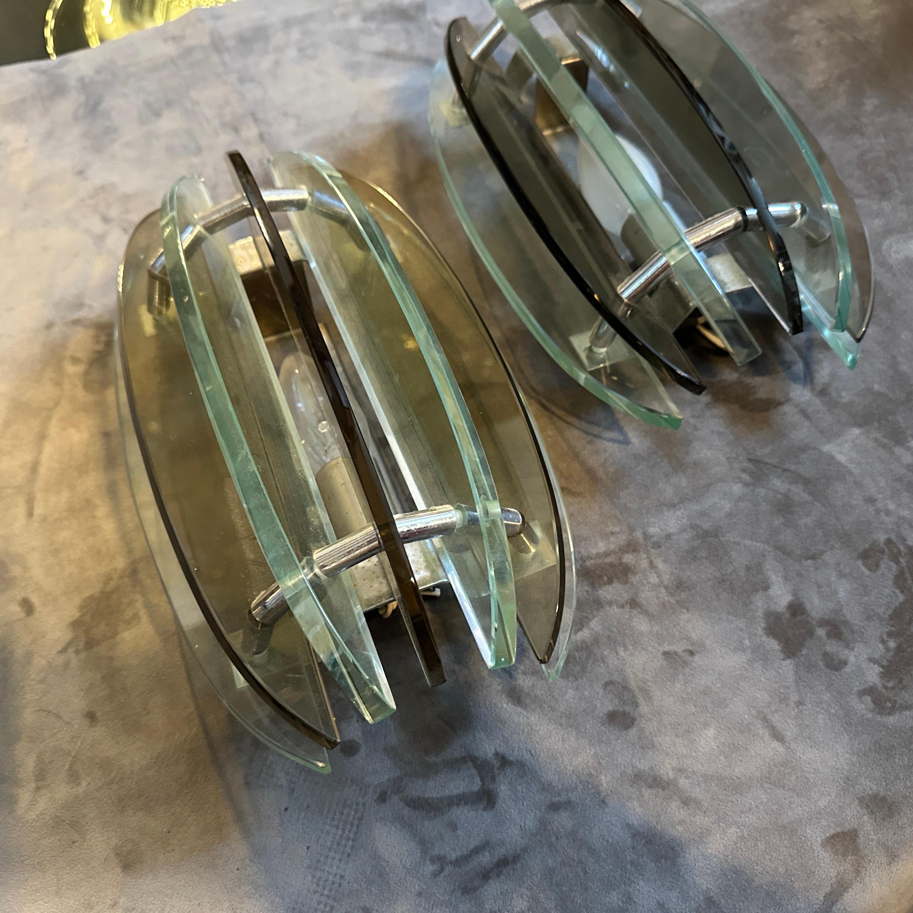 Ensemble de deux appliques murales italiennes en verre fumé et vert de l'ère spatiale des années 1960 par Veca en vente 6