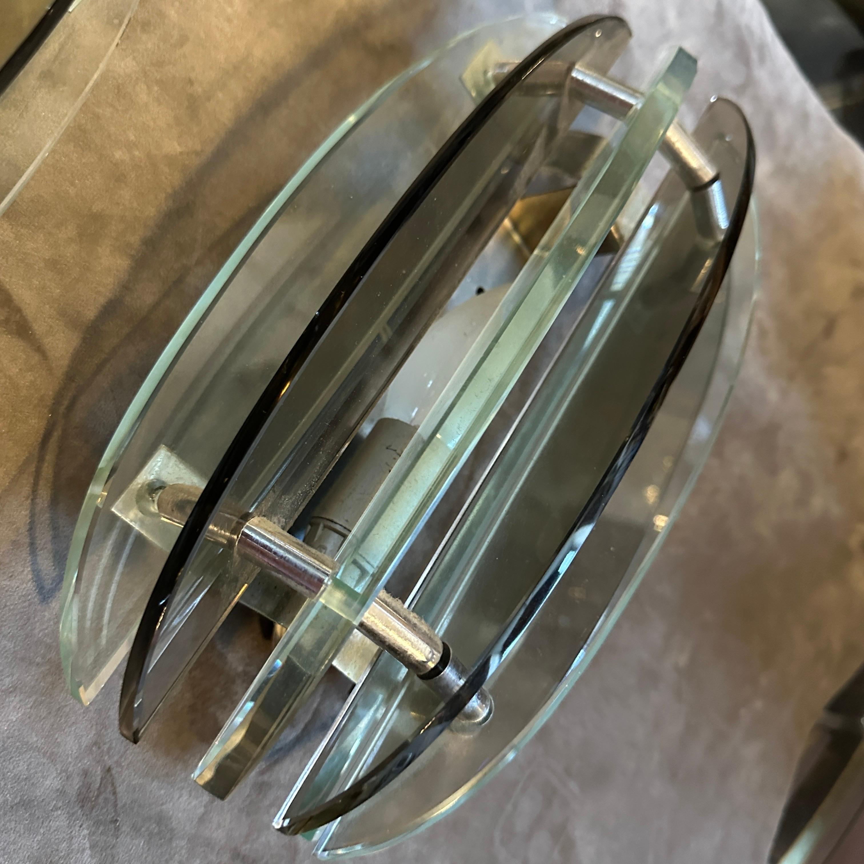 Ère spatiale Ensemble de deux appliques murales italiennes en verre fumé et vert de l'ère spatiale des années 1960 par Veca en vente