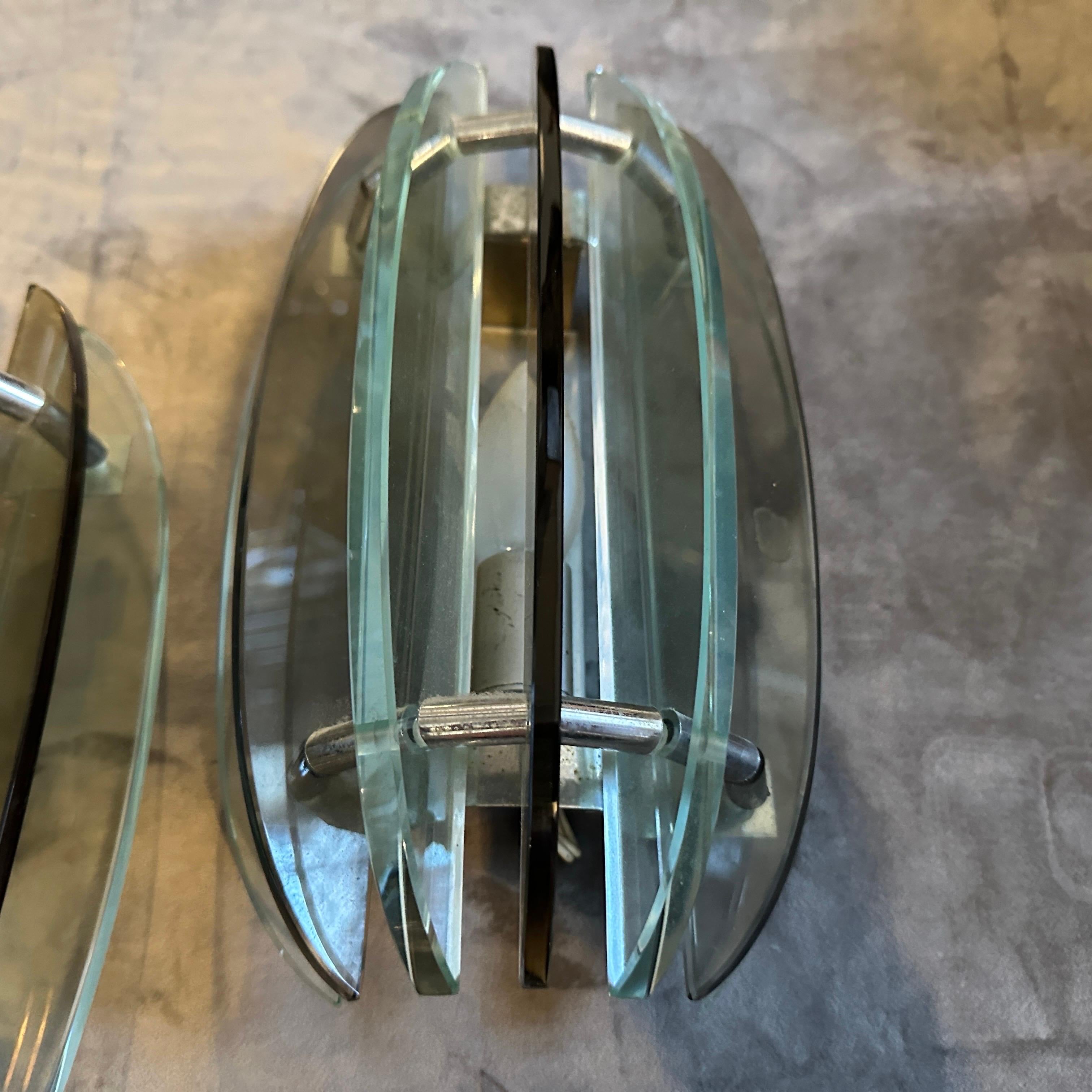 Ensemble de deux appliques murales italiennes en verre fumé et vert de l'ère spatiale des années 1960 par Veca en vente 3